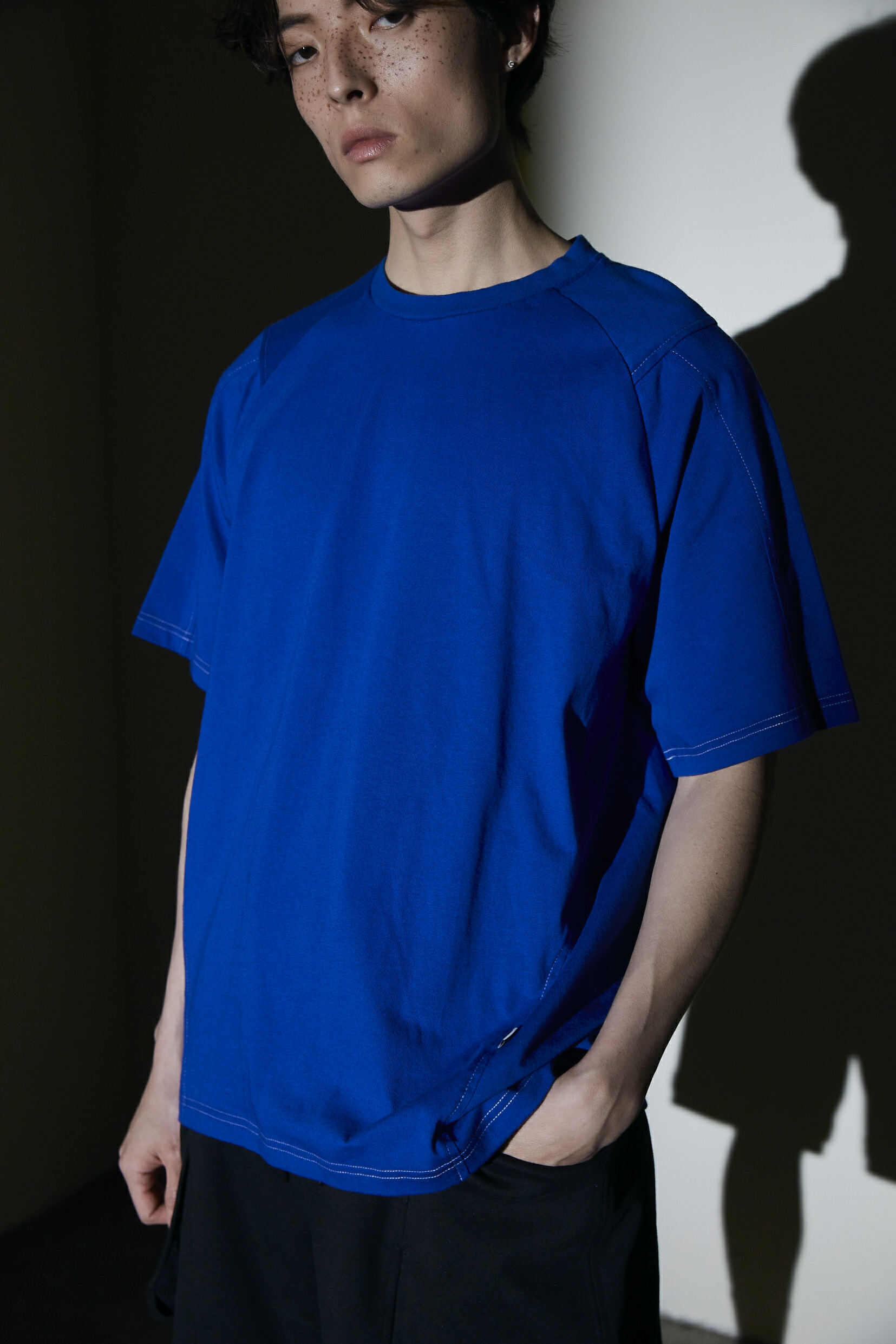 蟲背剪接寬鬆Tee- 寶藍