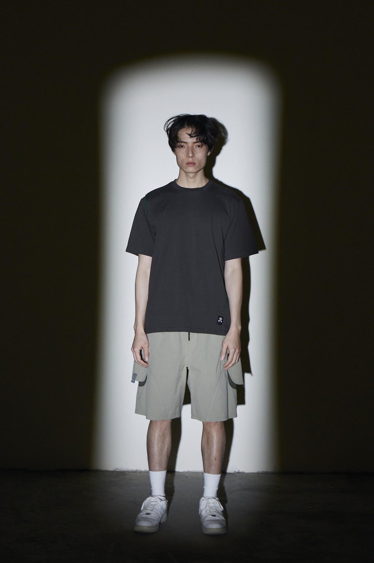 裂紋撞色寬鬆Tee- 深灰