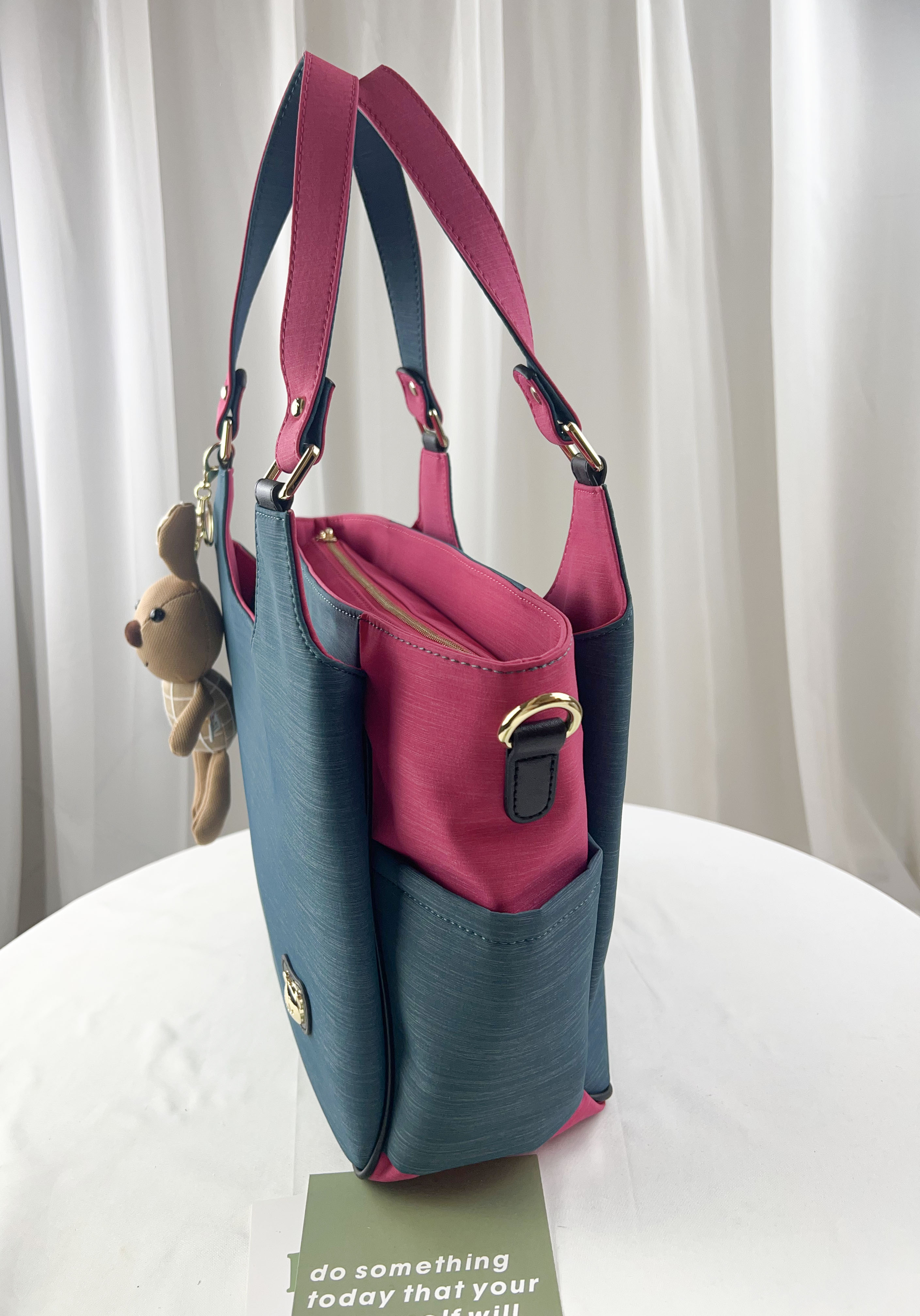 GOODS 綠桃拼色防潑水手提包 / 側背包 附小熊吊飾  #2756