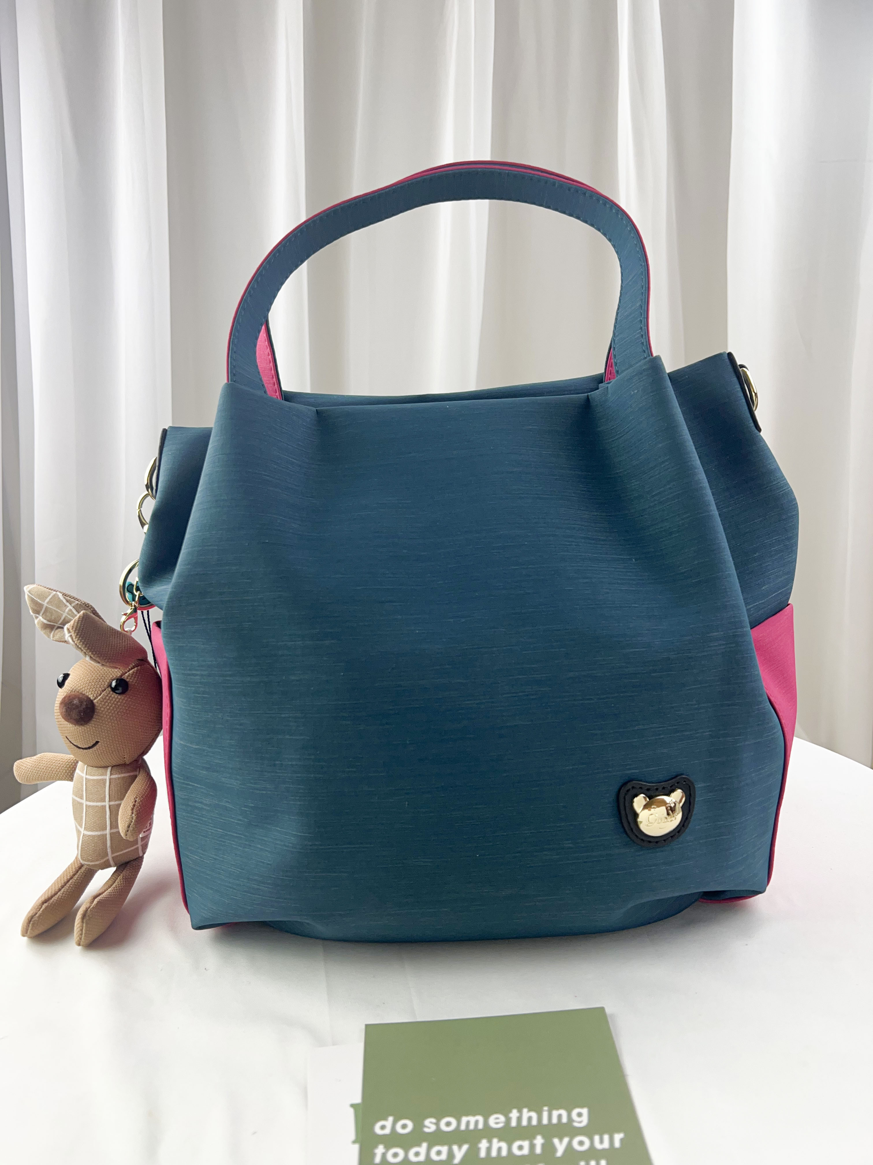 GOODS 綠桃拼色防潑水手提包 / 側背包 附小熊吊飾  #2568