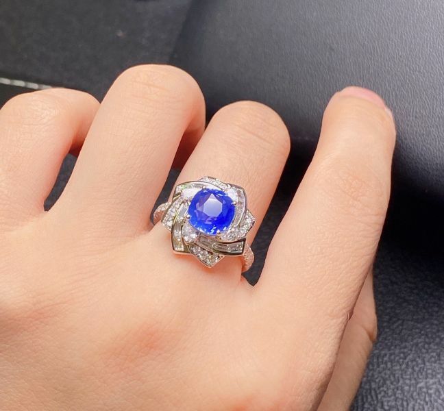 3.19ct 18K無燒藍寶石戒指