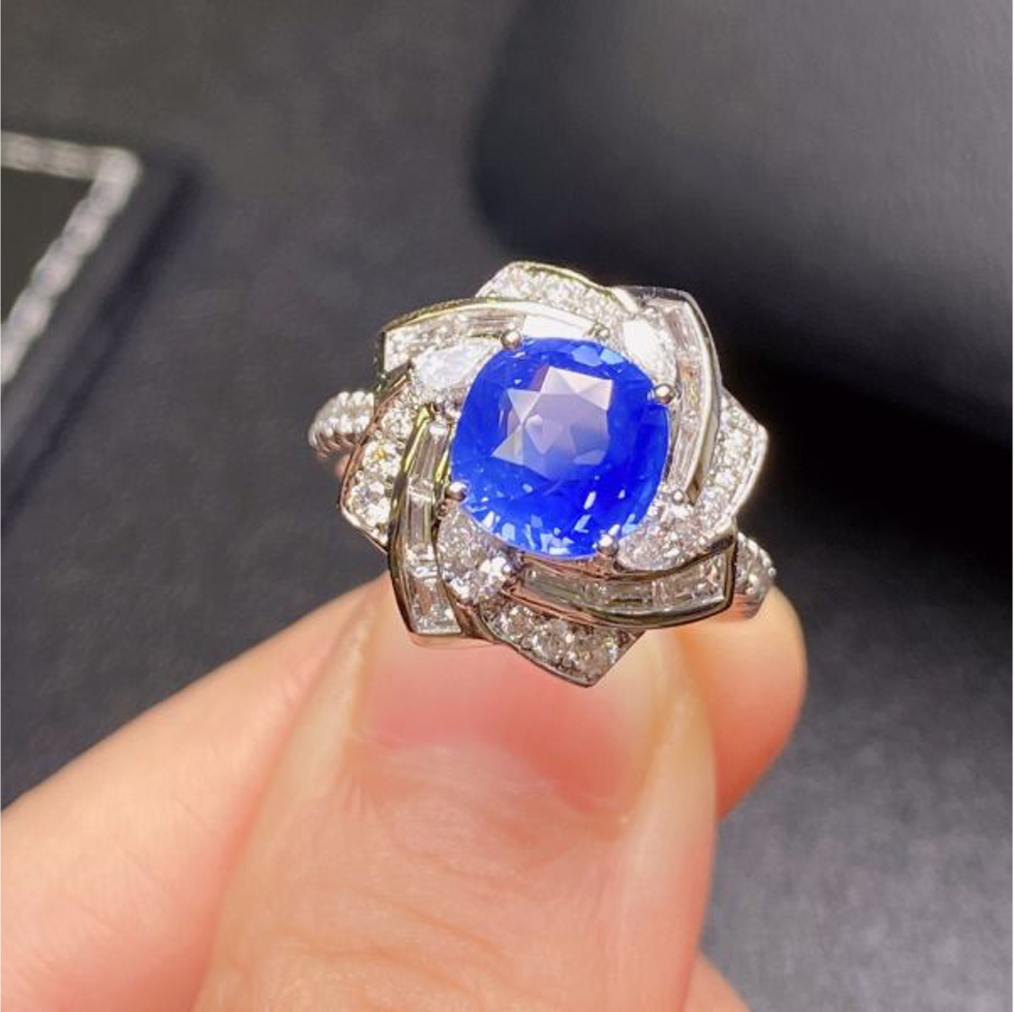 3.19ct 18K無燒藍寶石戒指