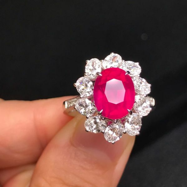 5.05ct 鴿血紅珠寶戒指