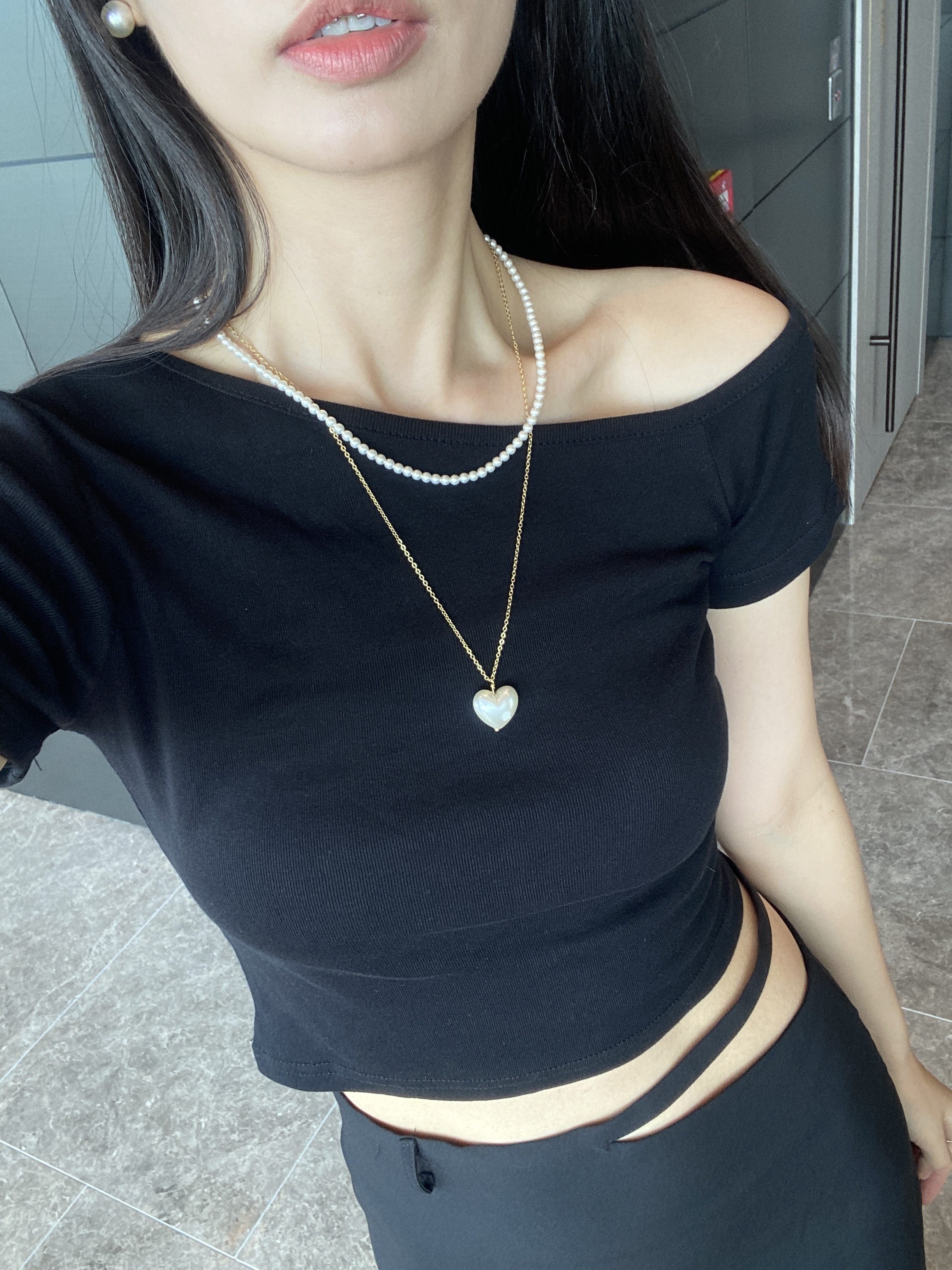 (訂購) 淨色百搭小露膊上衣 T8112 (白/黑)