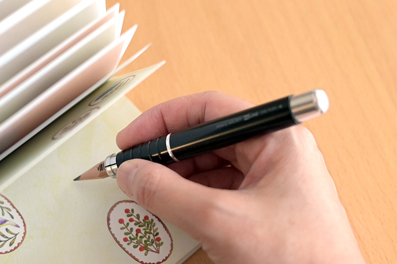 KUTSUWA 按壓式鉛筆輔助軸