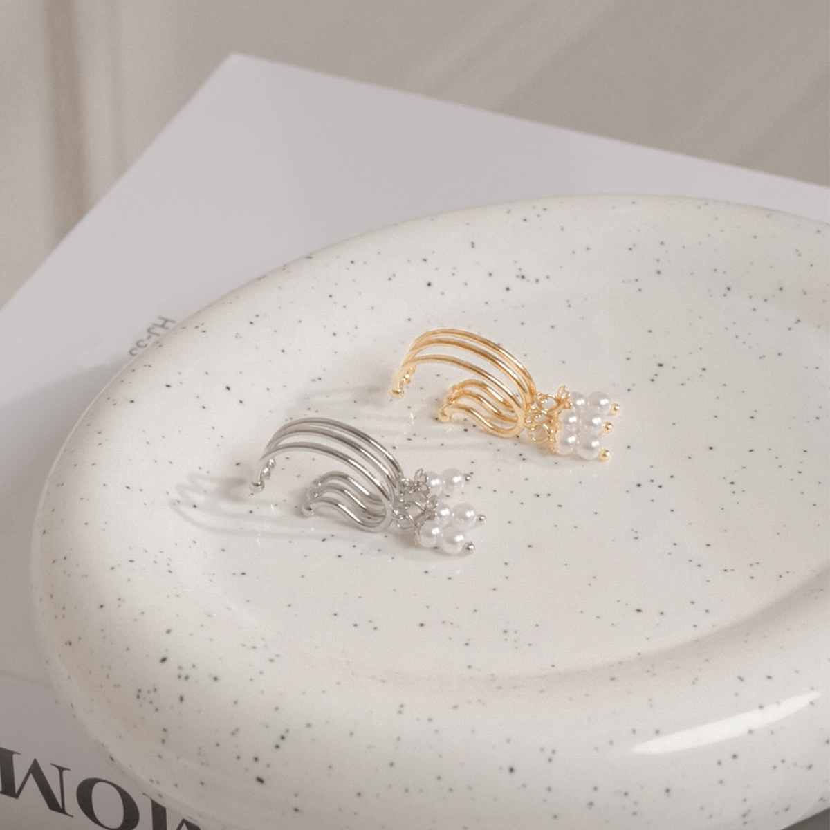 E504  夢之光年| 合金鍍金耳骨夾