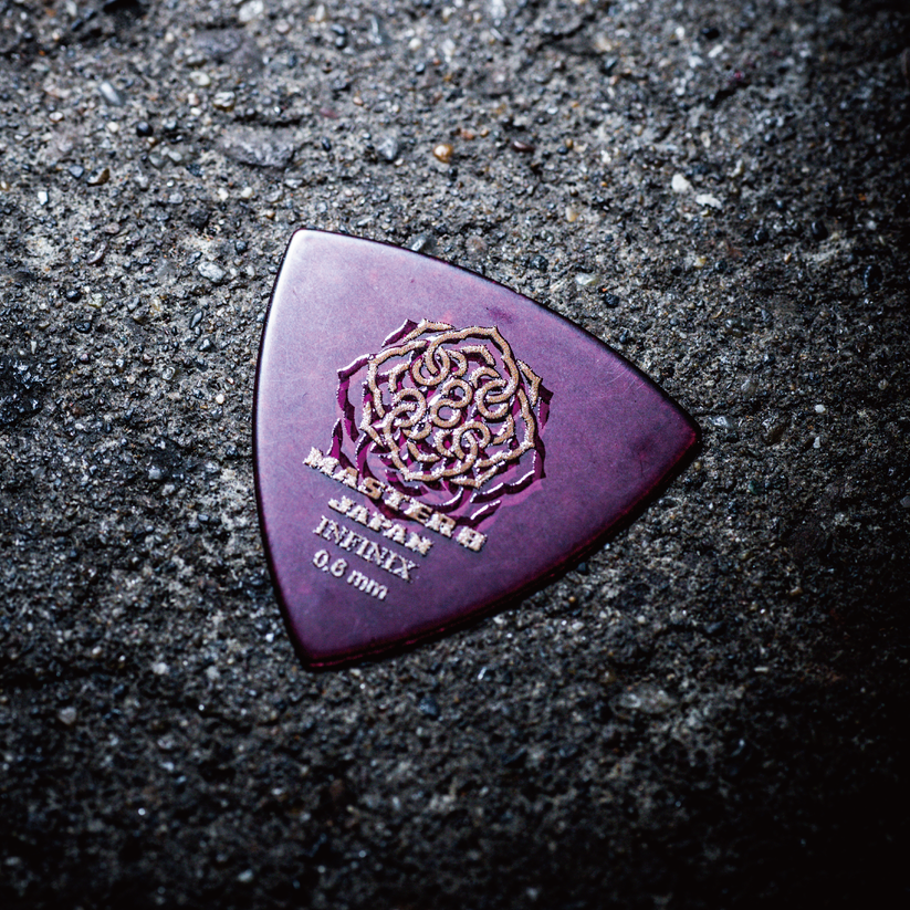 日本製造 Master 8 Infinix Hard Polish 三角 橡膠防滑 彈片 pick