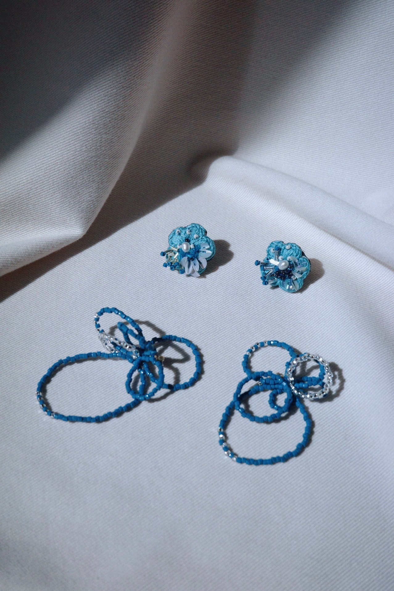 時差 - 天空藍 - 2戴式手縫刺繡耳環