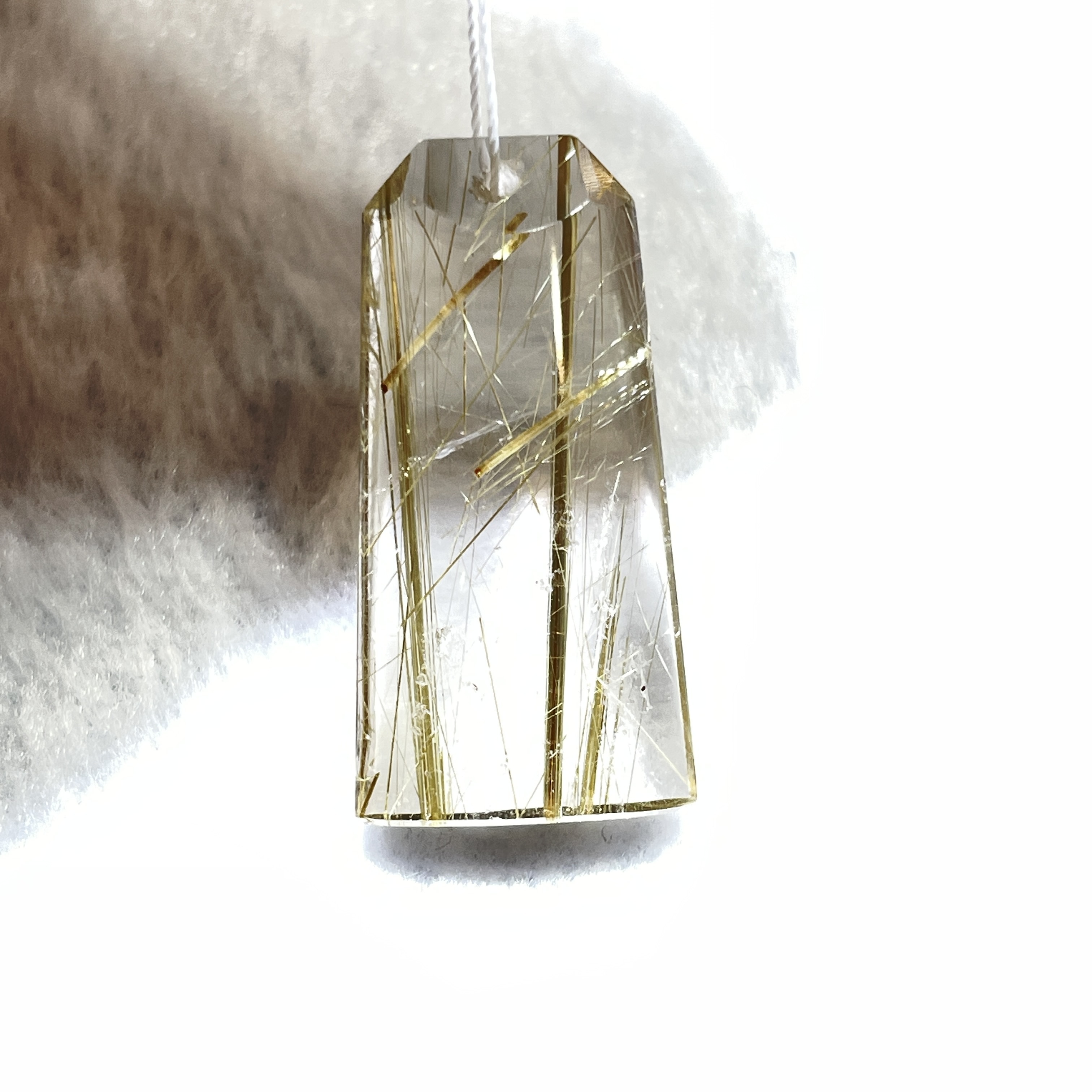 金髮晶吊墜