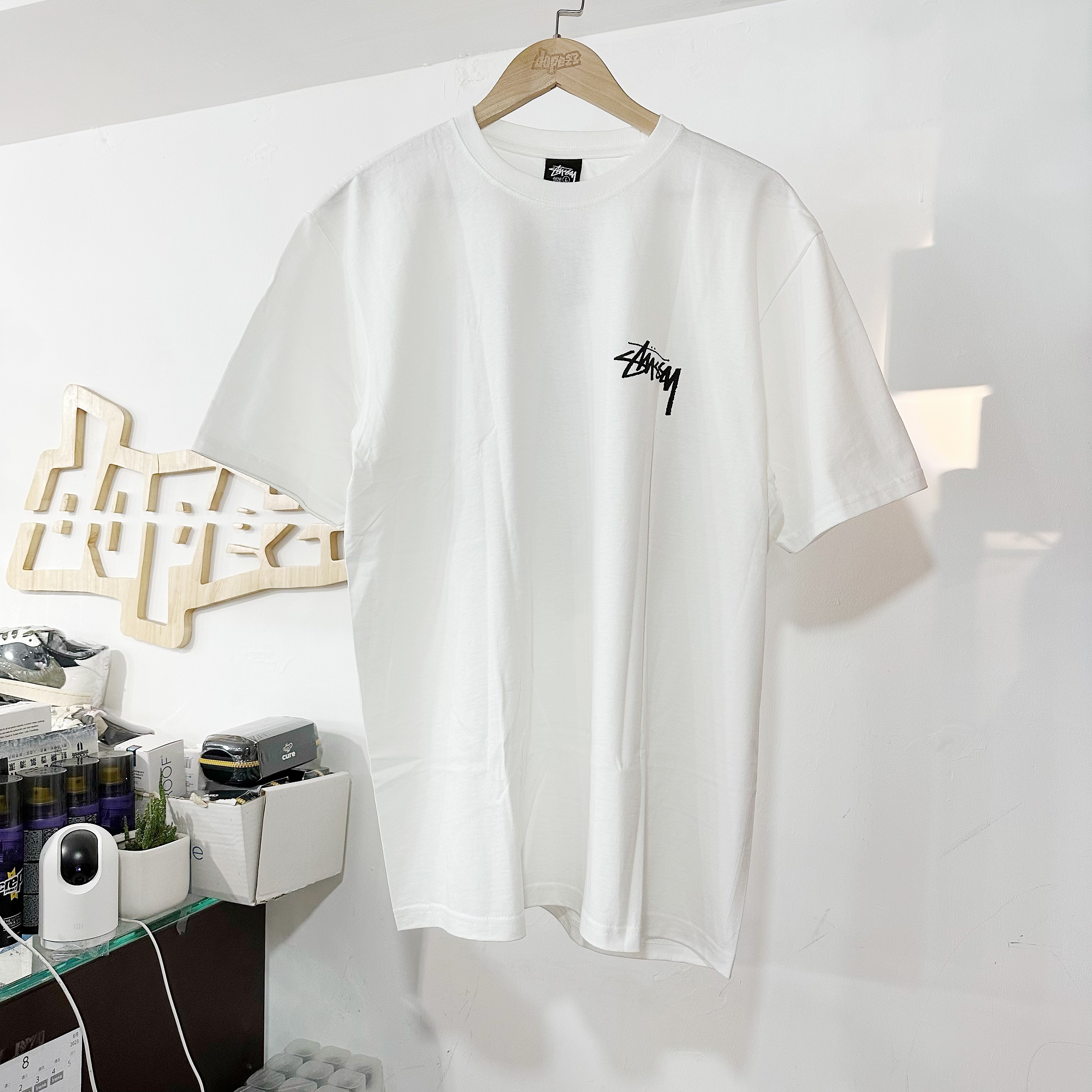 ★韓国の人気★【STUSSY】★PLUSH TE.E★Tシャツ★WHTIE★ Stussy Plush White Tee | Senikersku