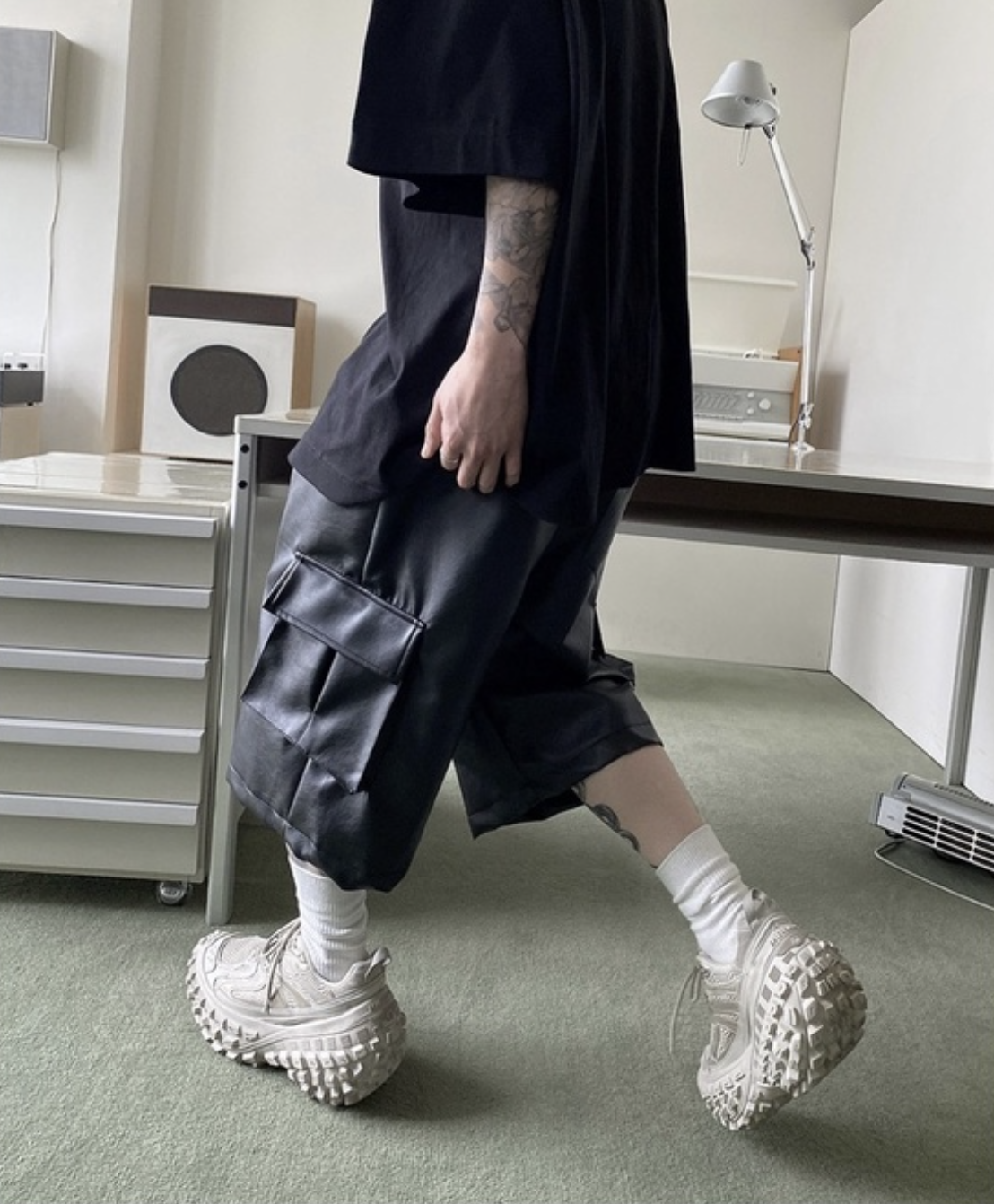 🇰🇷韓國 HOLYINCODE 側口袋皮革短褲 短褲 皮短褲 皮革 休閒