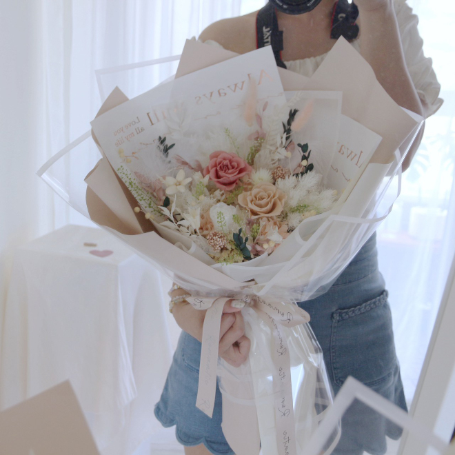 美到窒息的愛系列花束＿莓果奶茶色永生玫瑰花束