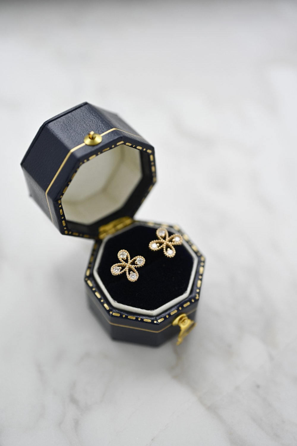 18K Iris Diamond Earring