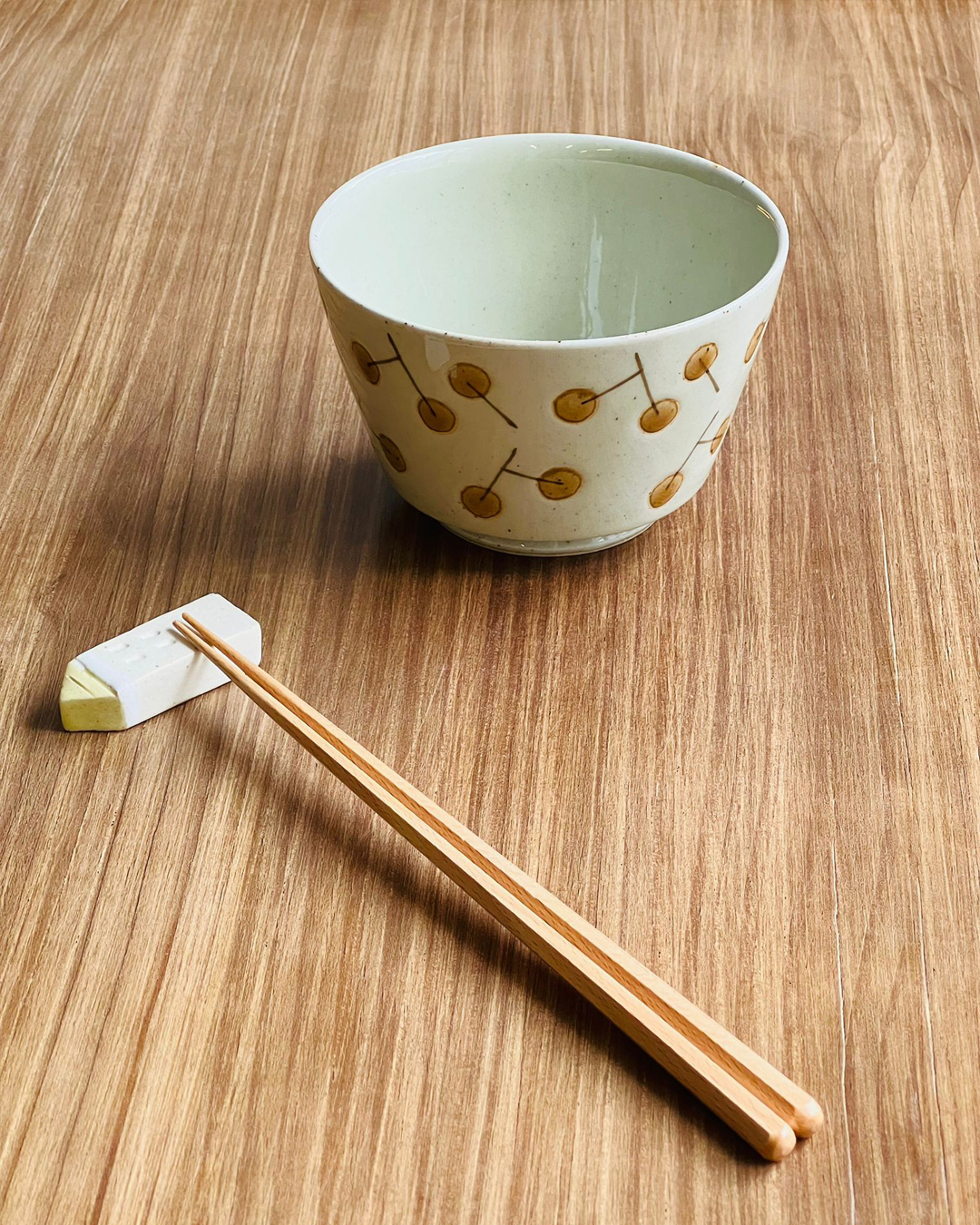 Handmade Porcelain Bowl Cherry Creamy White｜Hasami Ware