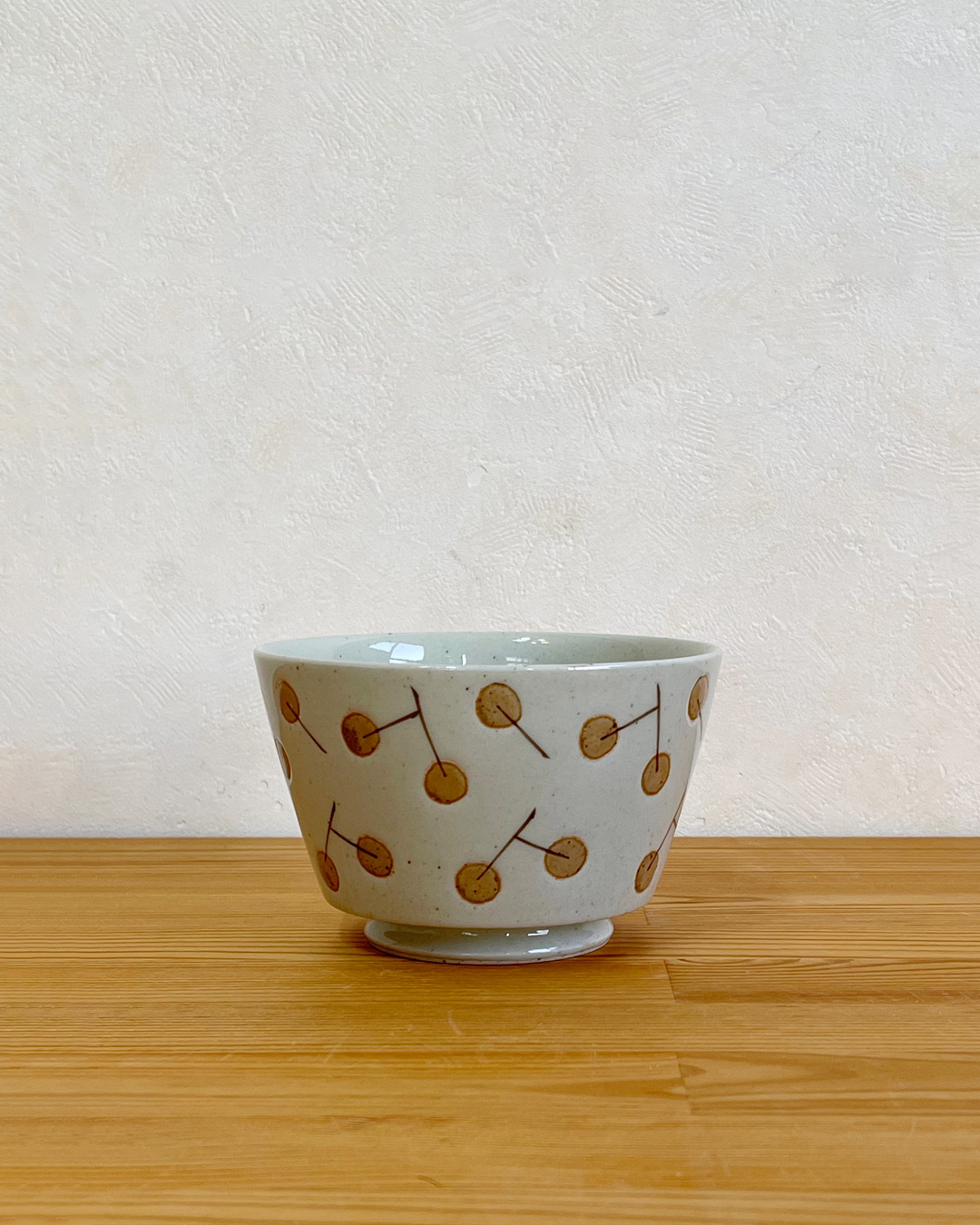Handmade Porcelain Bowl Cherry Creamy White｜Hasami Ware