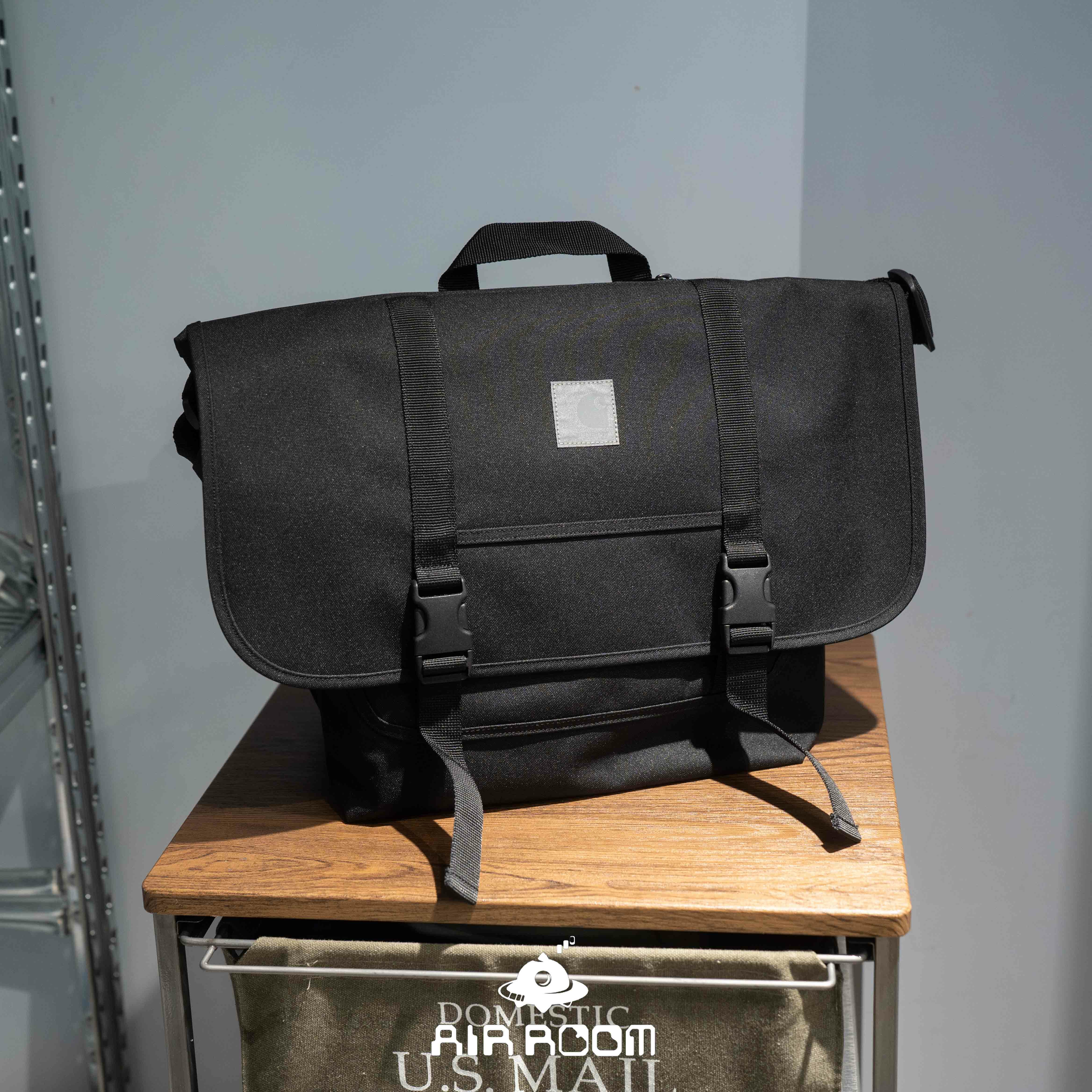 2025AW Carhartt WIP Reflective Parcel Bag 反光 郵差包 側背包 現貨 A201035