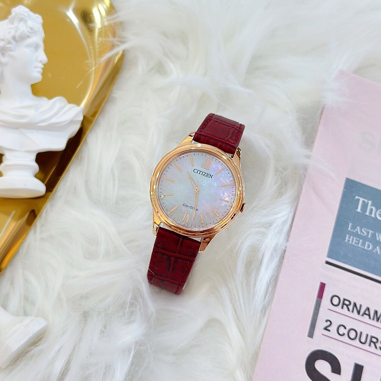 【CITIZEN 星辰】LADY’S 光動能大三針時尚女錶 EM0419-11D 34mm 現代鐘錶