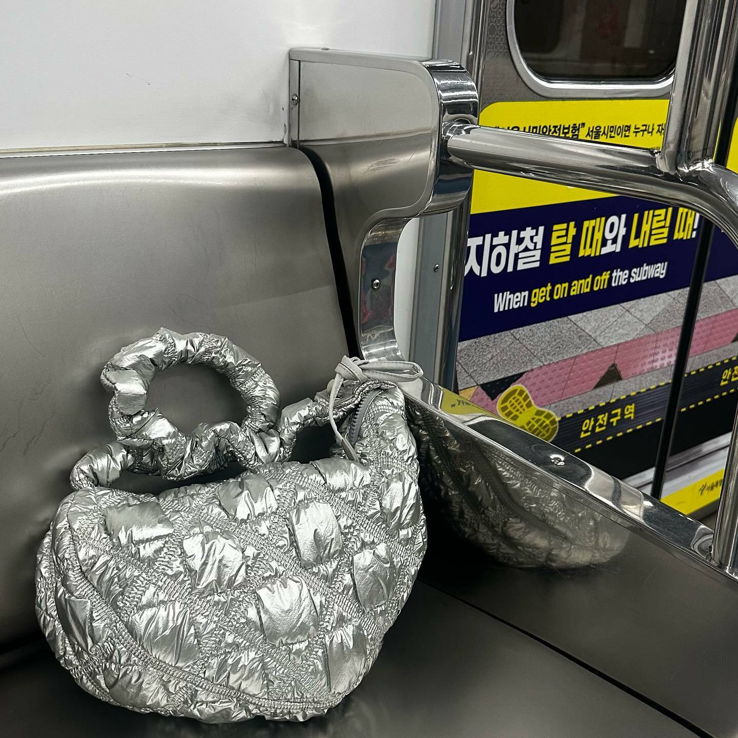 韓國限定🇰🇷 CARLYN POING BAG COZY BAG 雲朵包 銀色 金色 粉銀 紫銀 亮面 / 預購