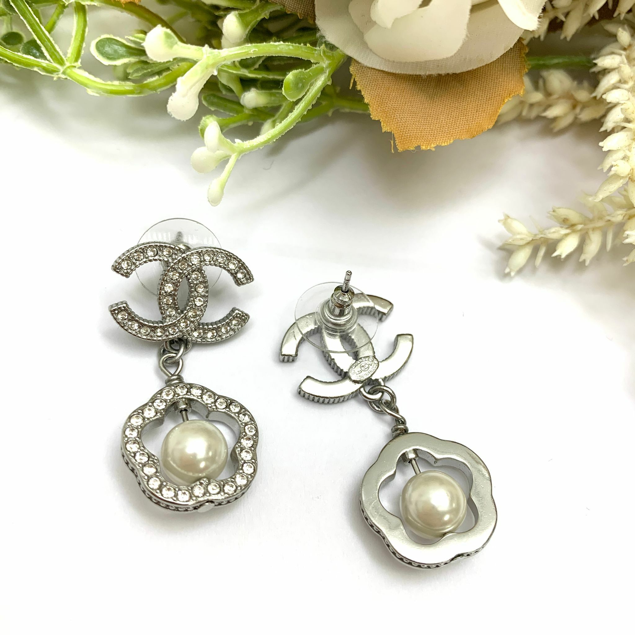 全新現貨CHANEL 耳環 銀色水鑽CC LOGO 水鑽星形珍珠垂吊#BRAND NEW  #香榭站正品