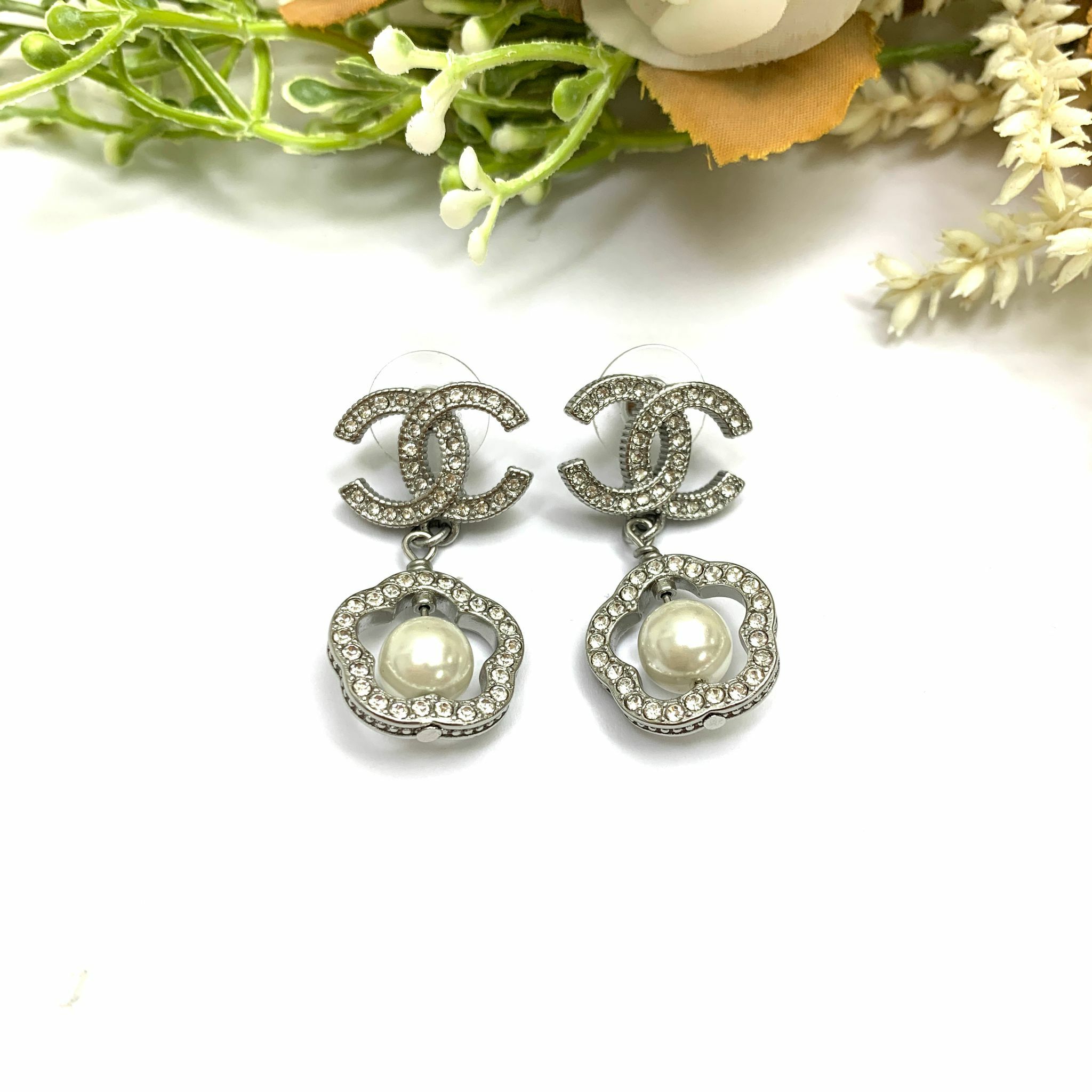 全新現貨CHANEL 耳環 銀色水鑽CC LOGO 水鑽星形珍珠垂吊#BRAND NEW  #香榭站正品