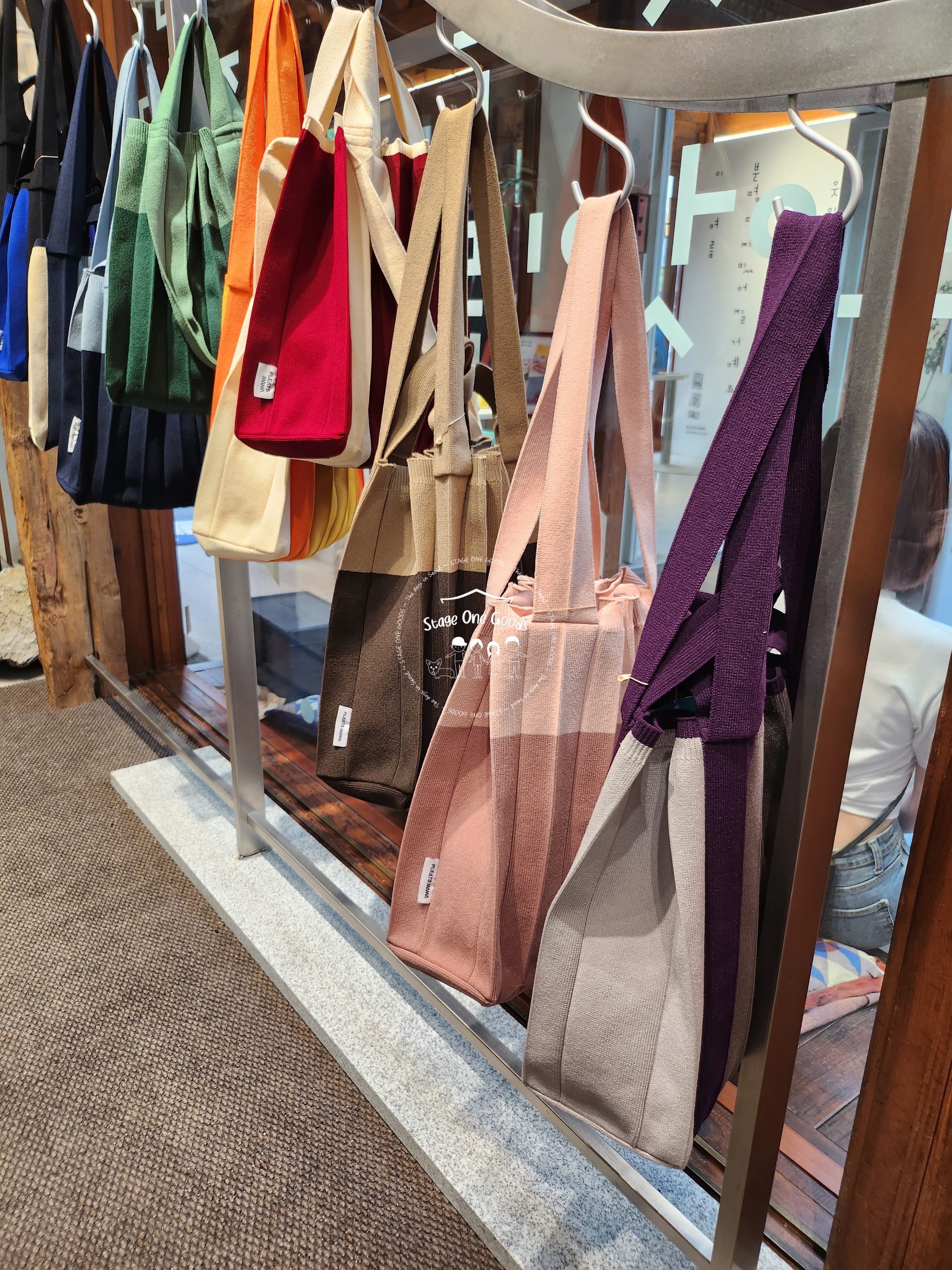 ★早期完売★PLEATSMAMA★Two Way Shopper Bag★日本未入荷★ PLEATSMAMA: Sustainable Knit Pleats Bag