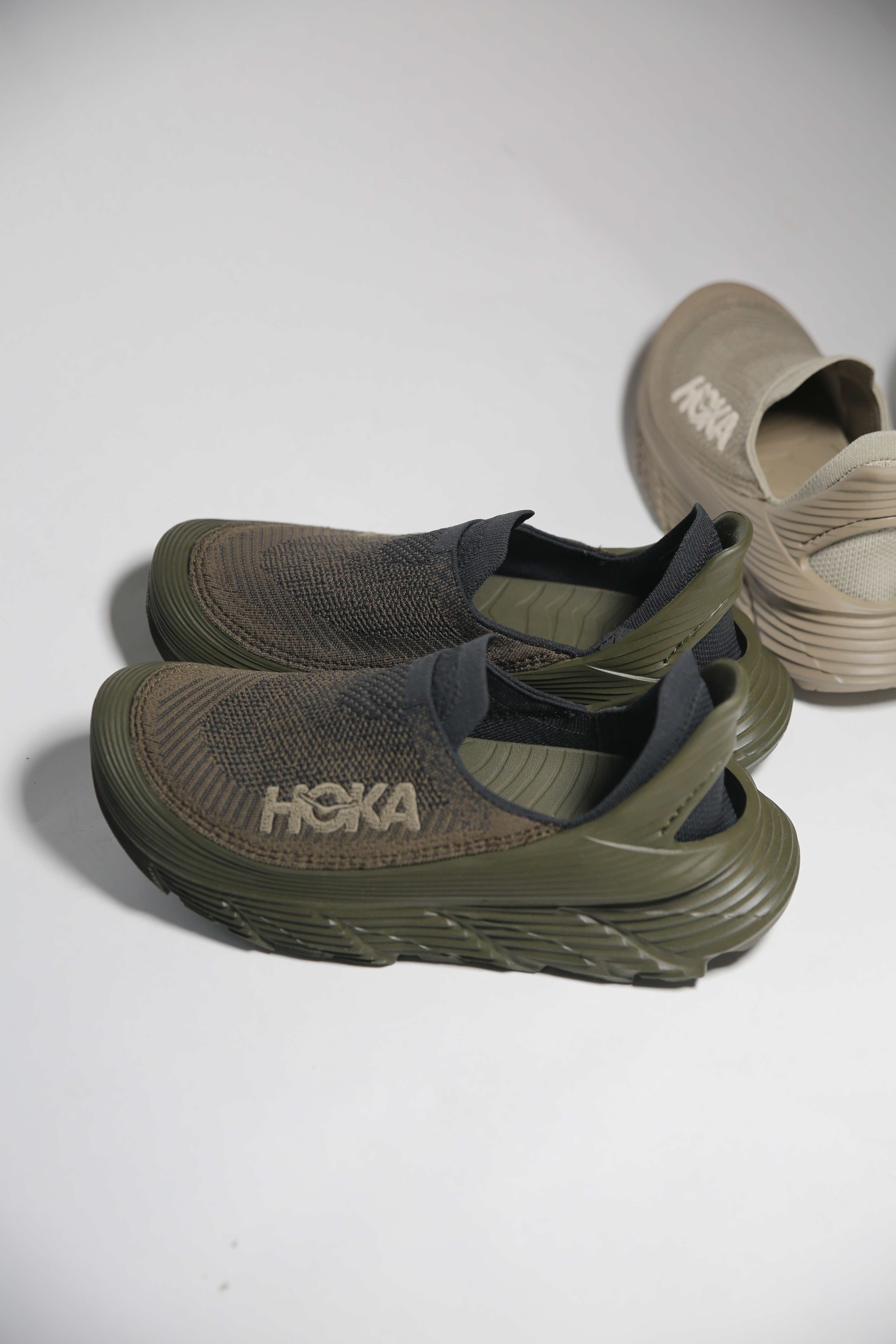 {現貨} HOKA ONE ONE RESTORE TC OLIVE 1134532-DOBLC