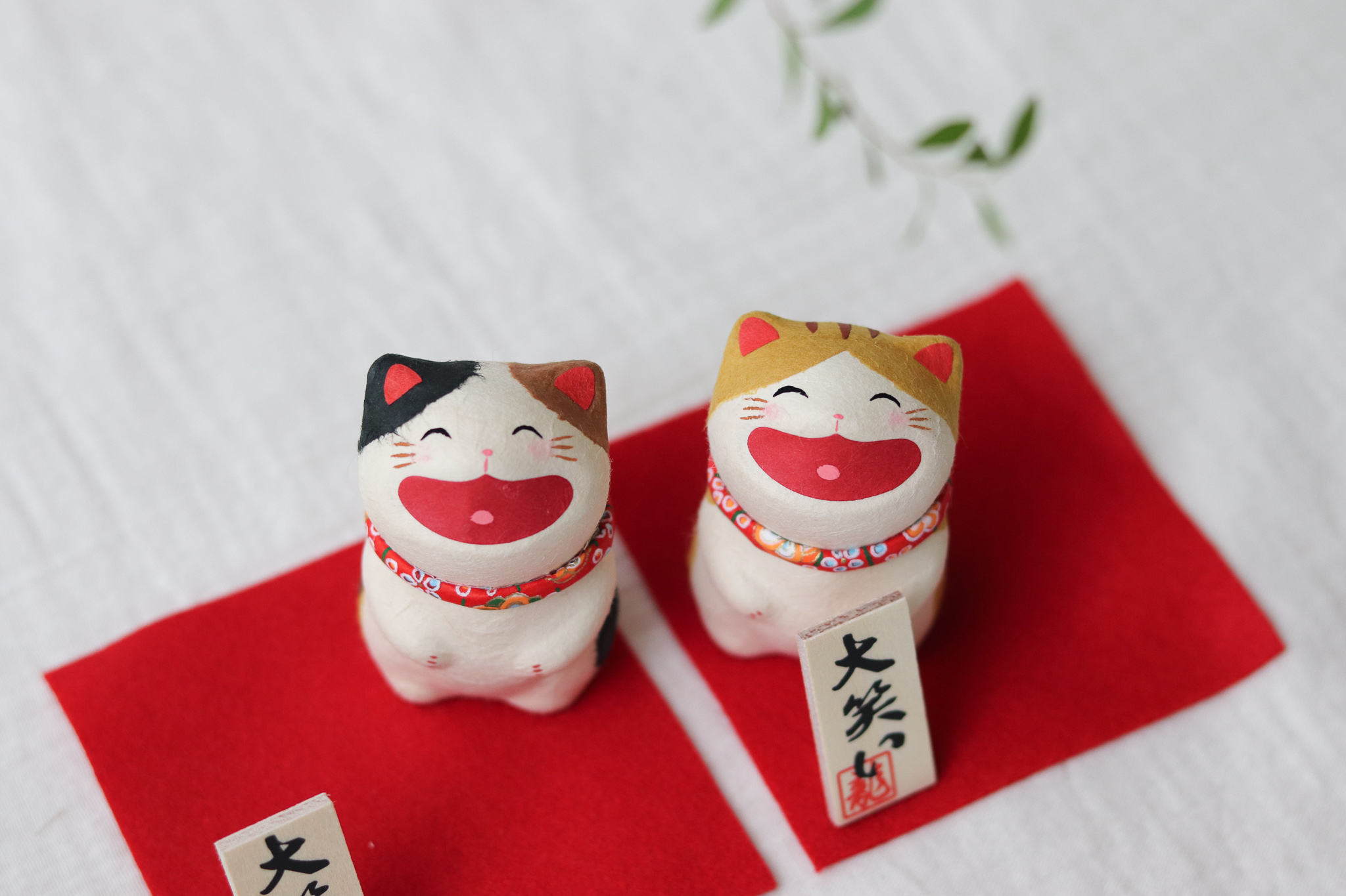 日本 龍虎堂 大笑貓和紙擺飾 (立)