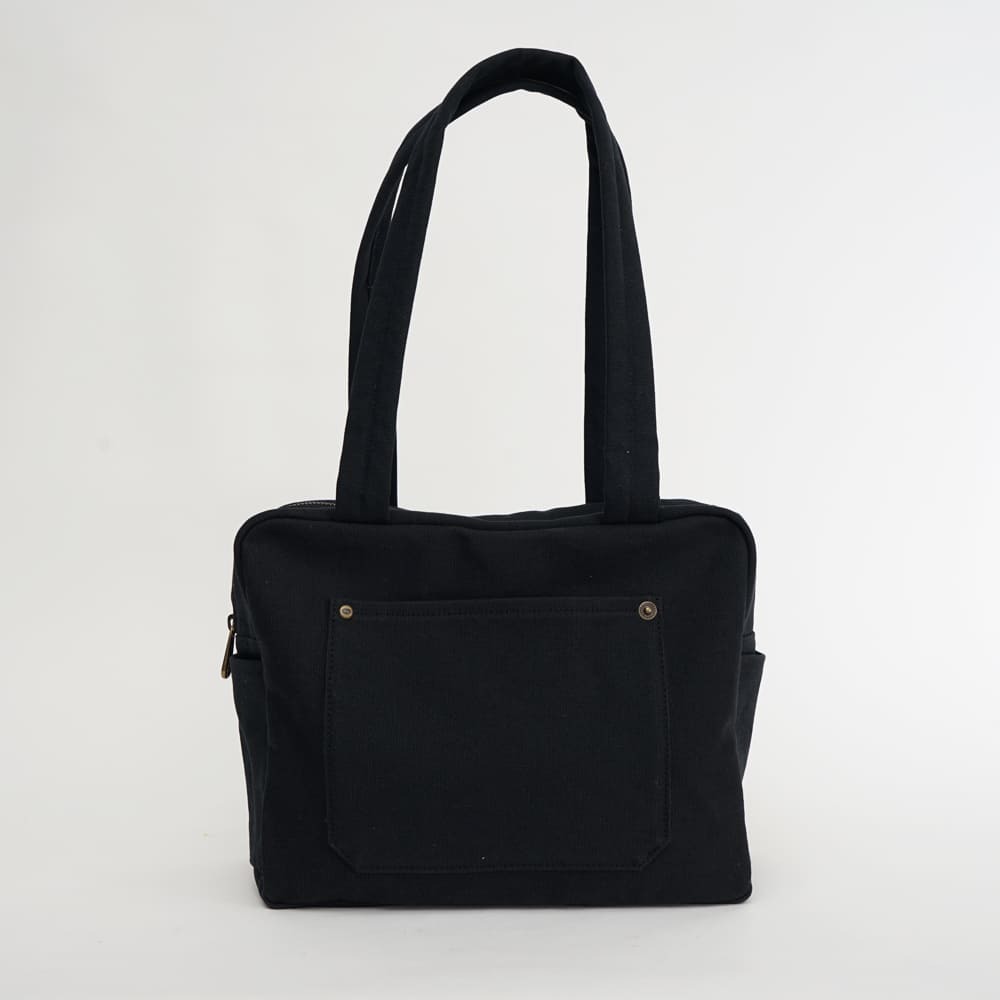 黑色小款帆布旅行包，方形設計，適合日常通勤使用
