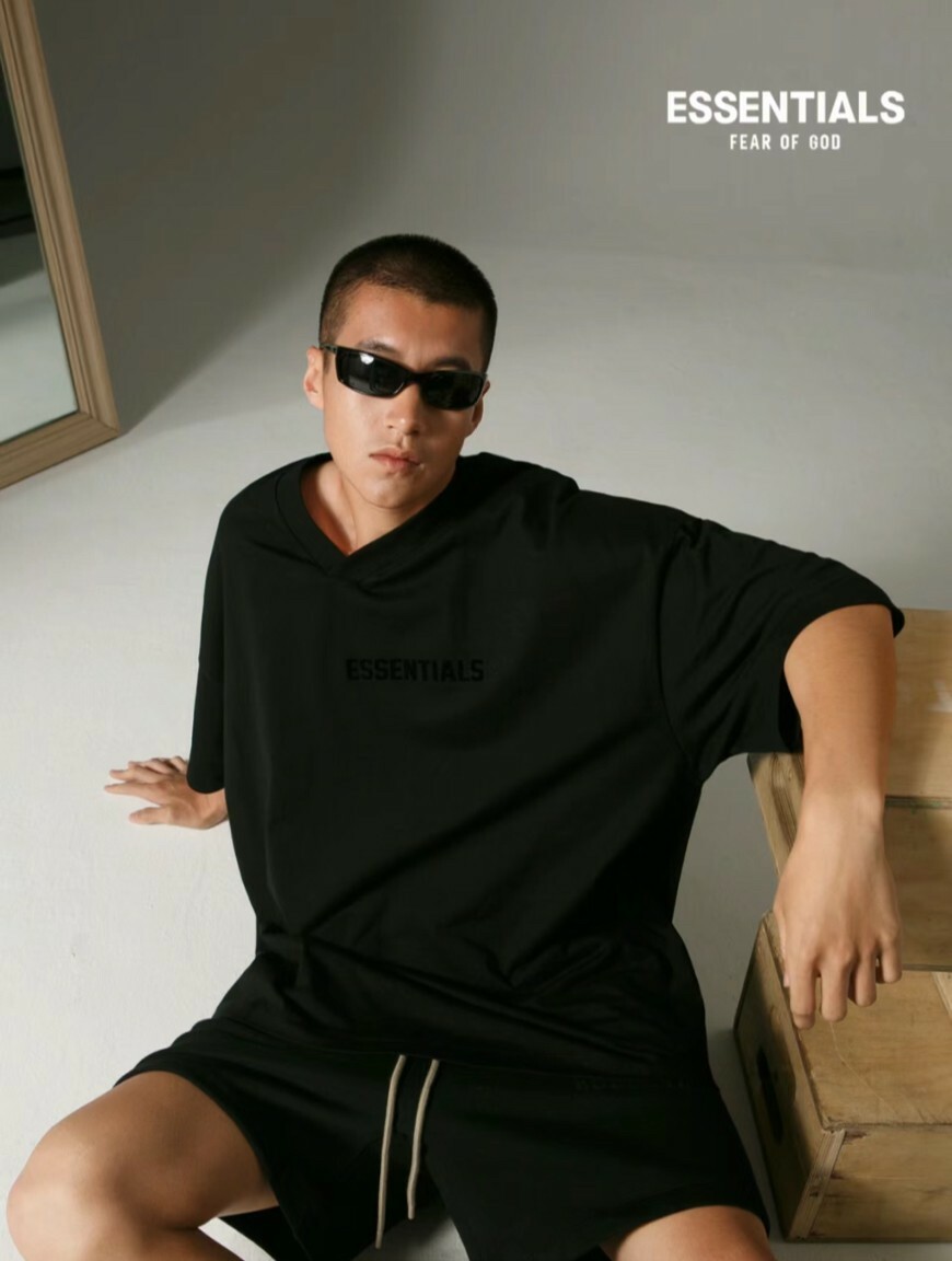 FOG Essentials 質感黑系列 V領落肩Logo短袖 T The Black Collection