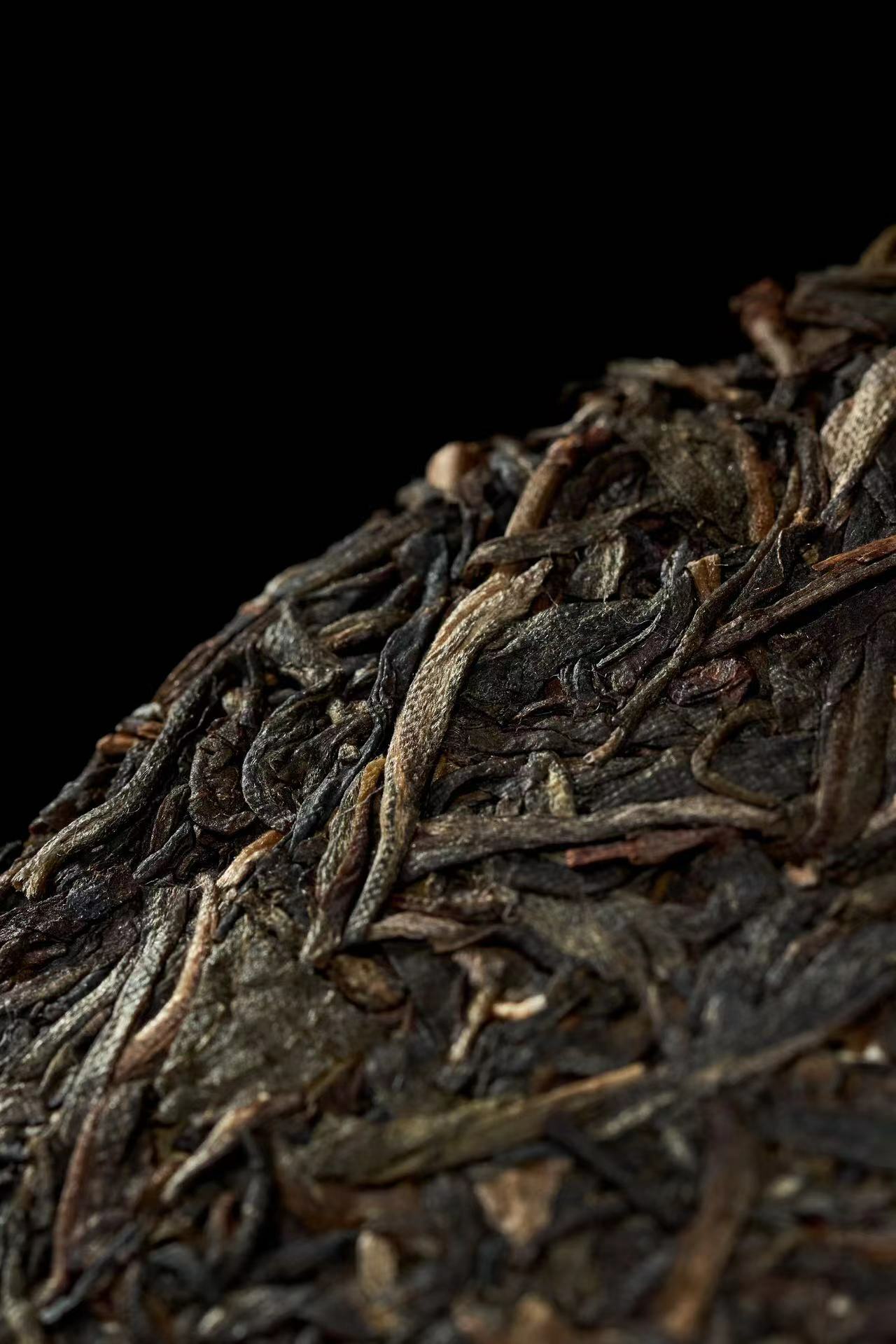 2023年大益普洱生茶8582 2301批357克茶餅