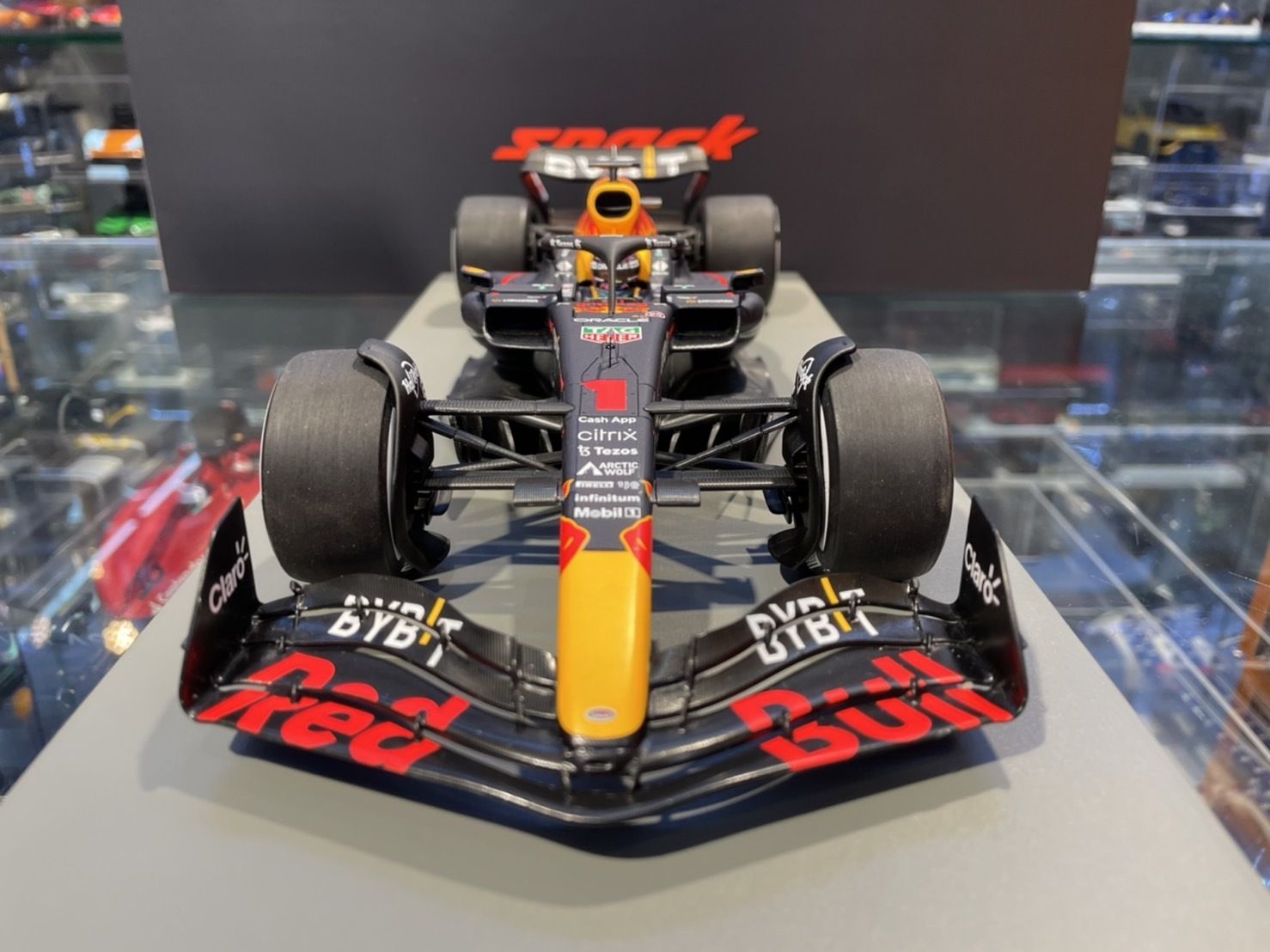 Spark 18S764 Red Bull RB18 #1 Winner Miami 2022 1/18