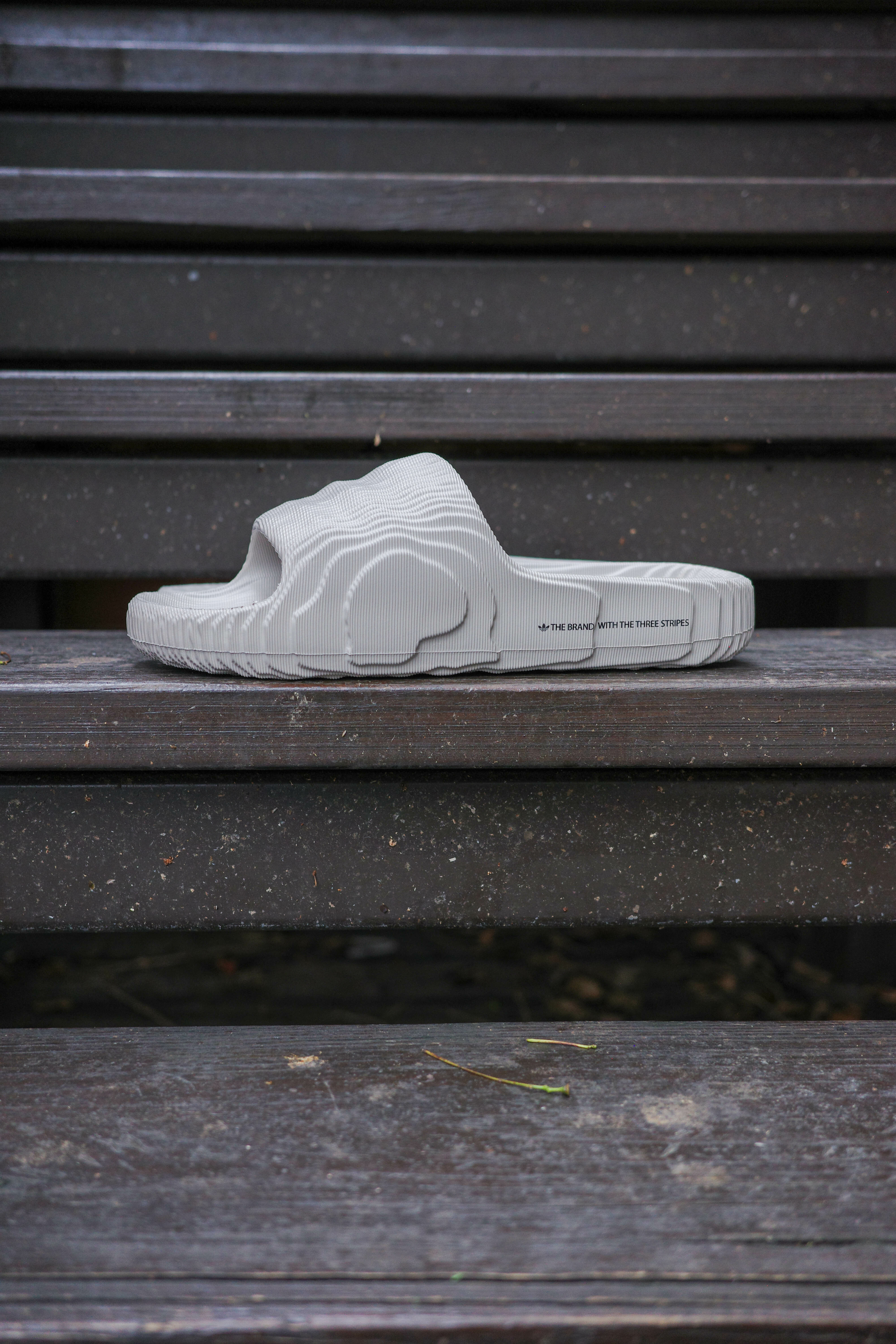 Adidas Adilette 22 波紋防水拖鞋 淺灰色 HQ4670