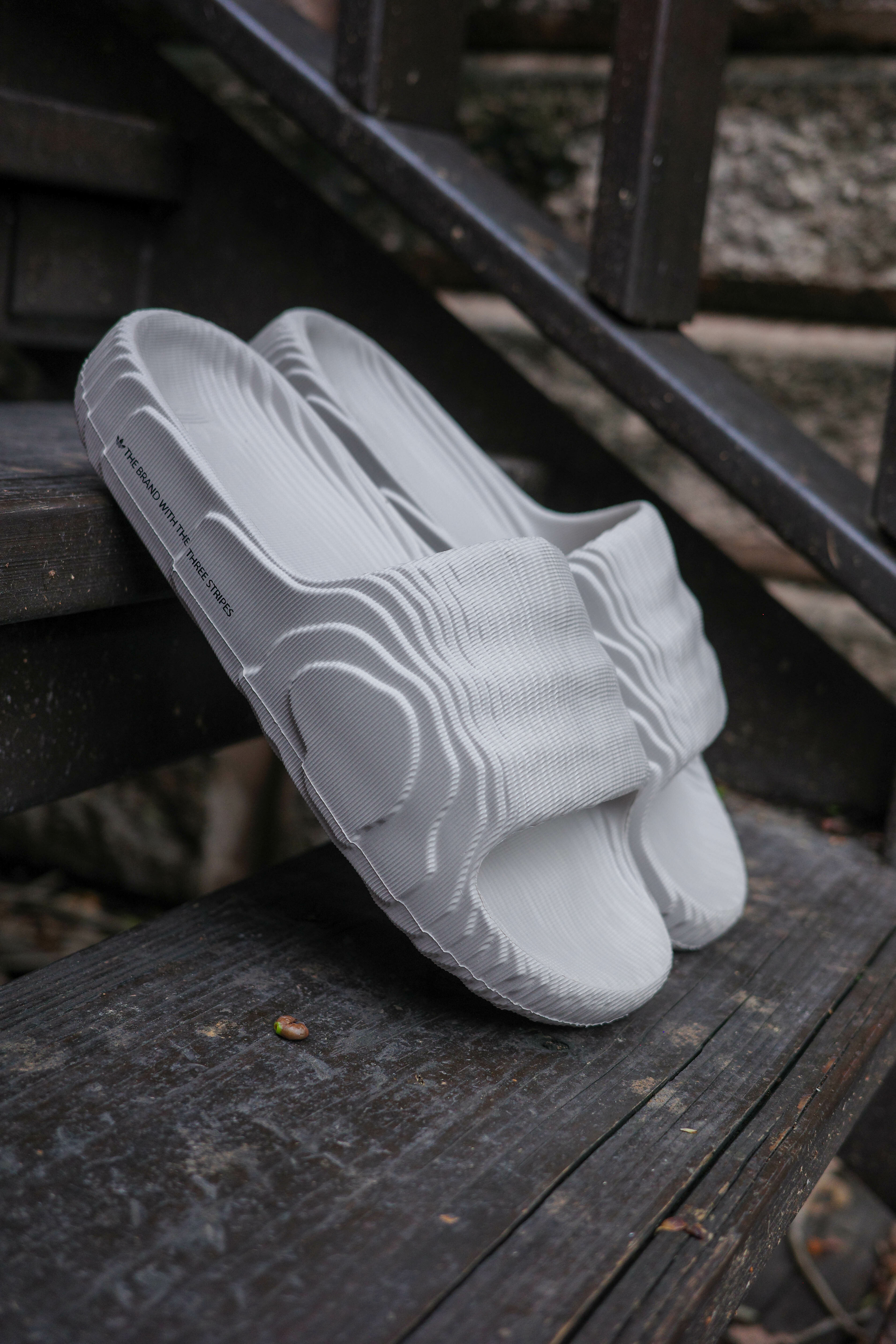 Adidas Adilette 22 波紋防水拖鞋 淺灰色 HQ4670