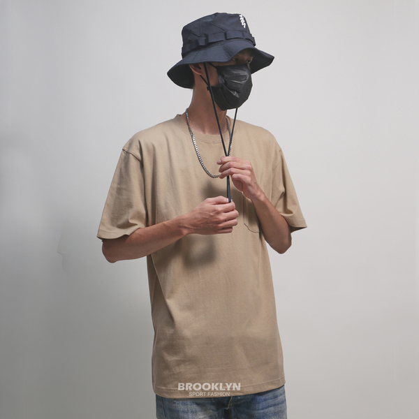 現貨 UNITED ATHLE UA 日本 5.6oz 口袋T 高磅 深卡其 短T 男女 (布魯克林) 3500601537