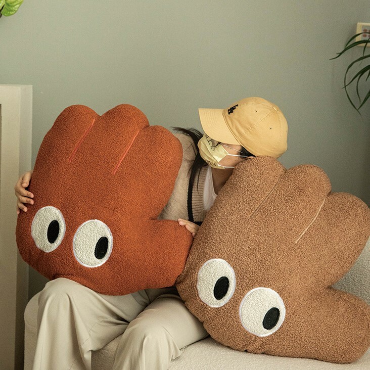《2852》搞怪大眼毛絨手掌抱枕