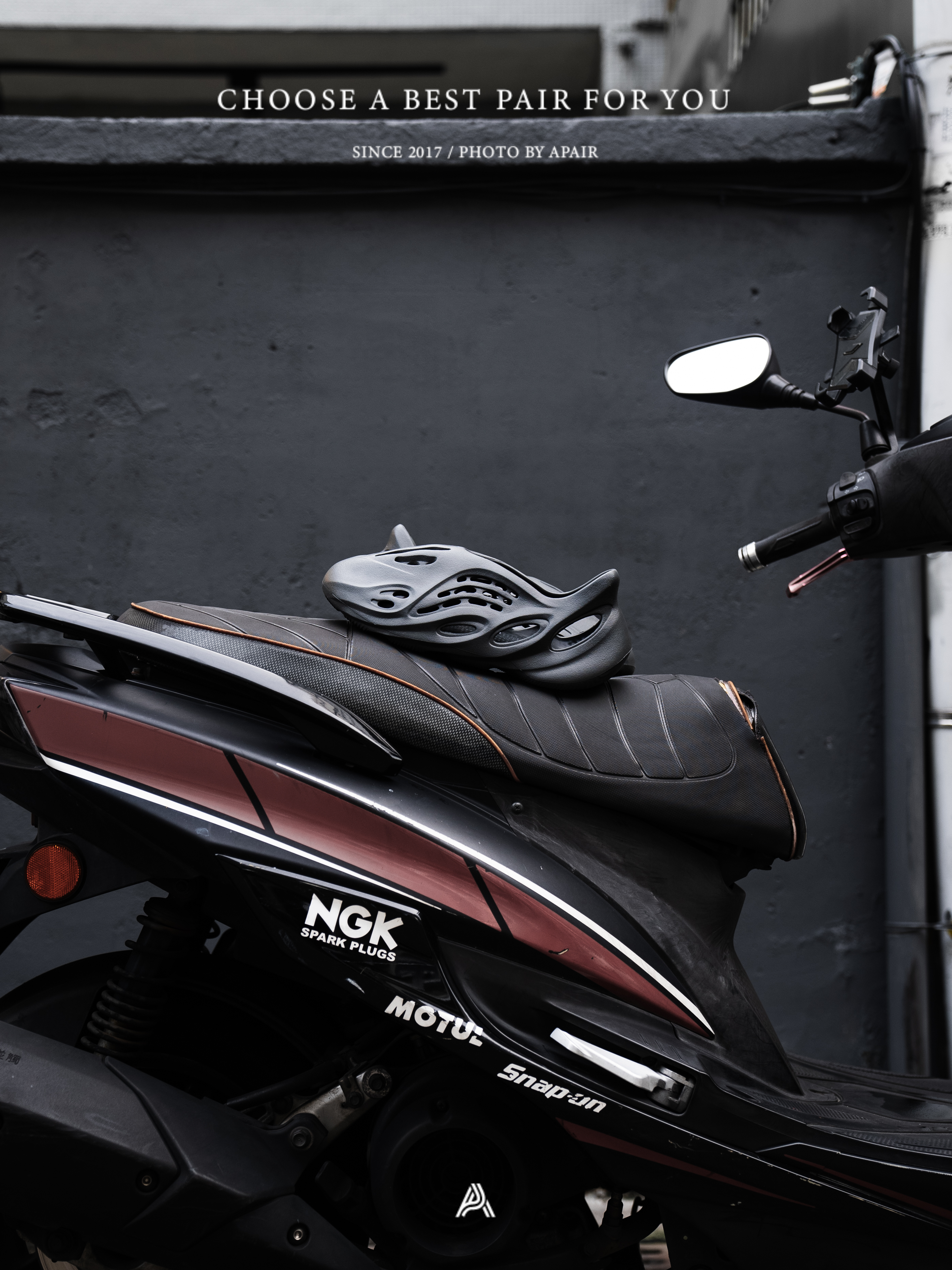 【APAIR】預購 Adidas Originals Yeezy Foam Runner "Carbon" 碳灰色 IG5349