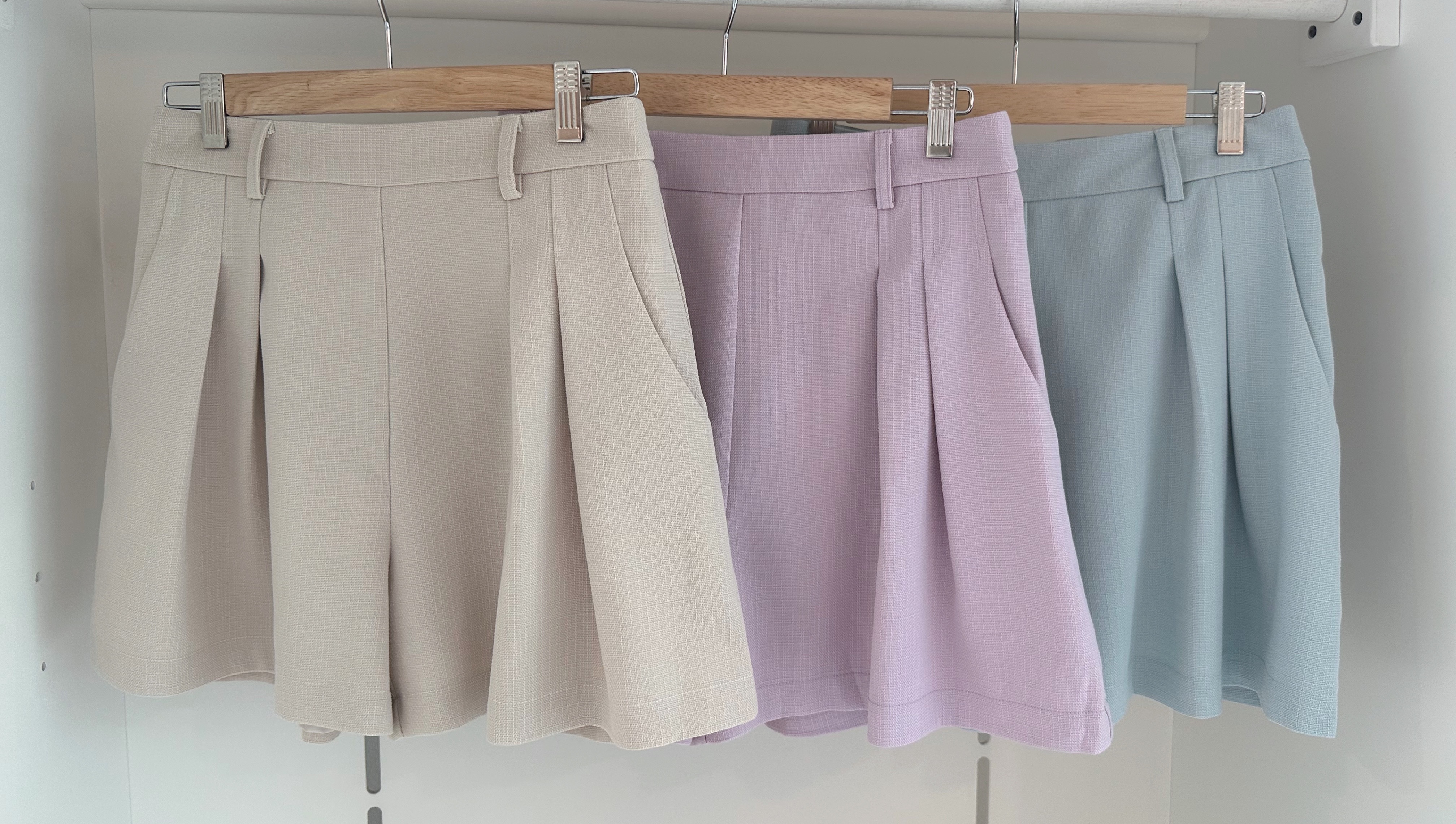 HIGH WAIST PLEATS SHORTS