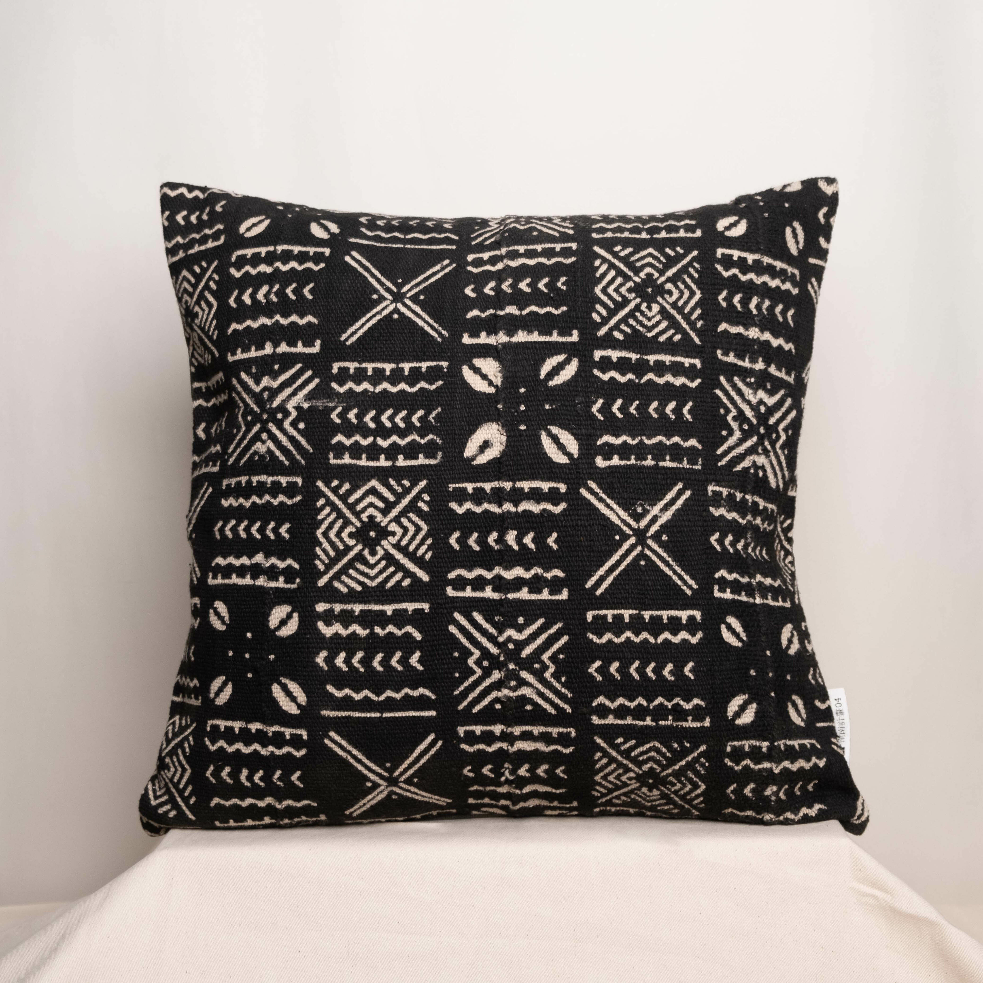 泥染抱枕｜泥黑｜馬利