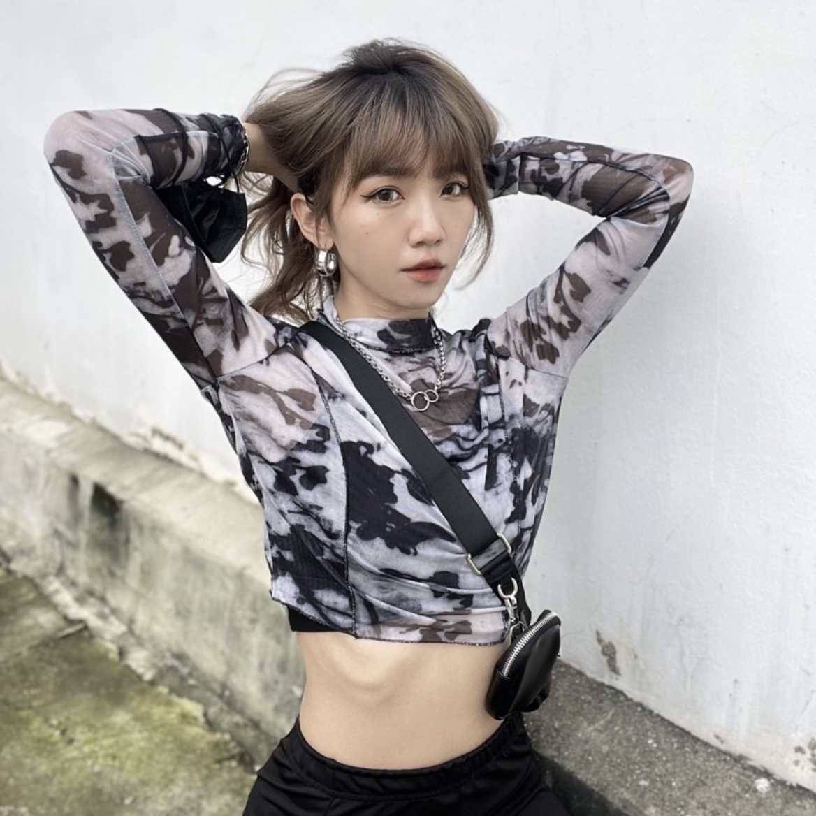 渲染透膚短版上衣(B00026)