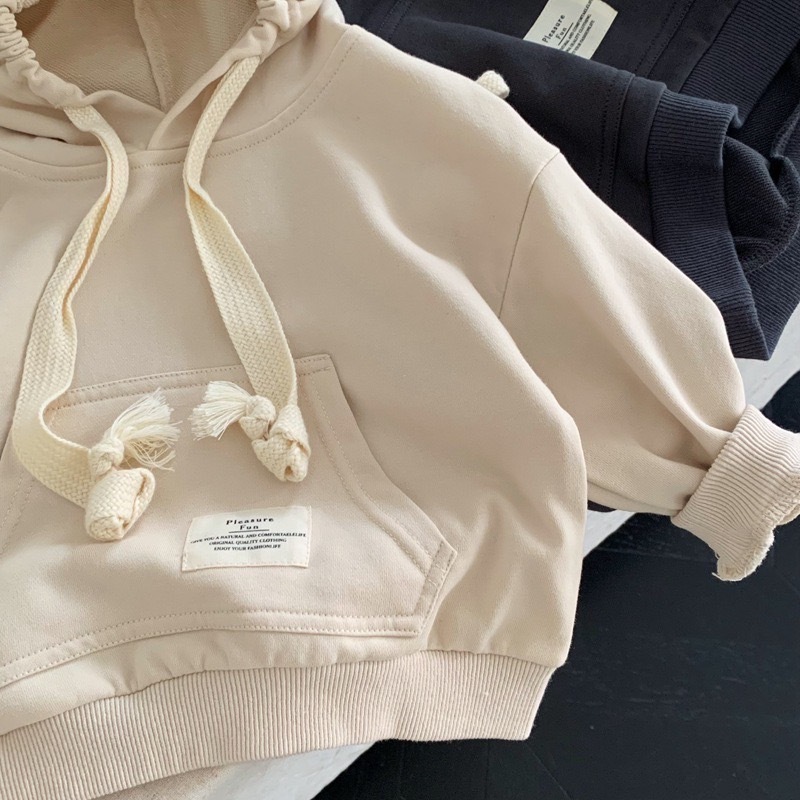 小標籤連帽大學T