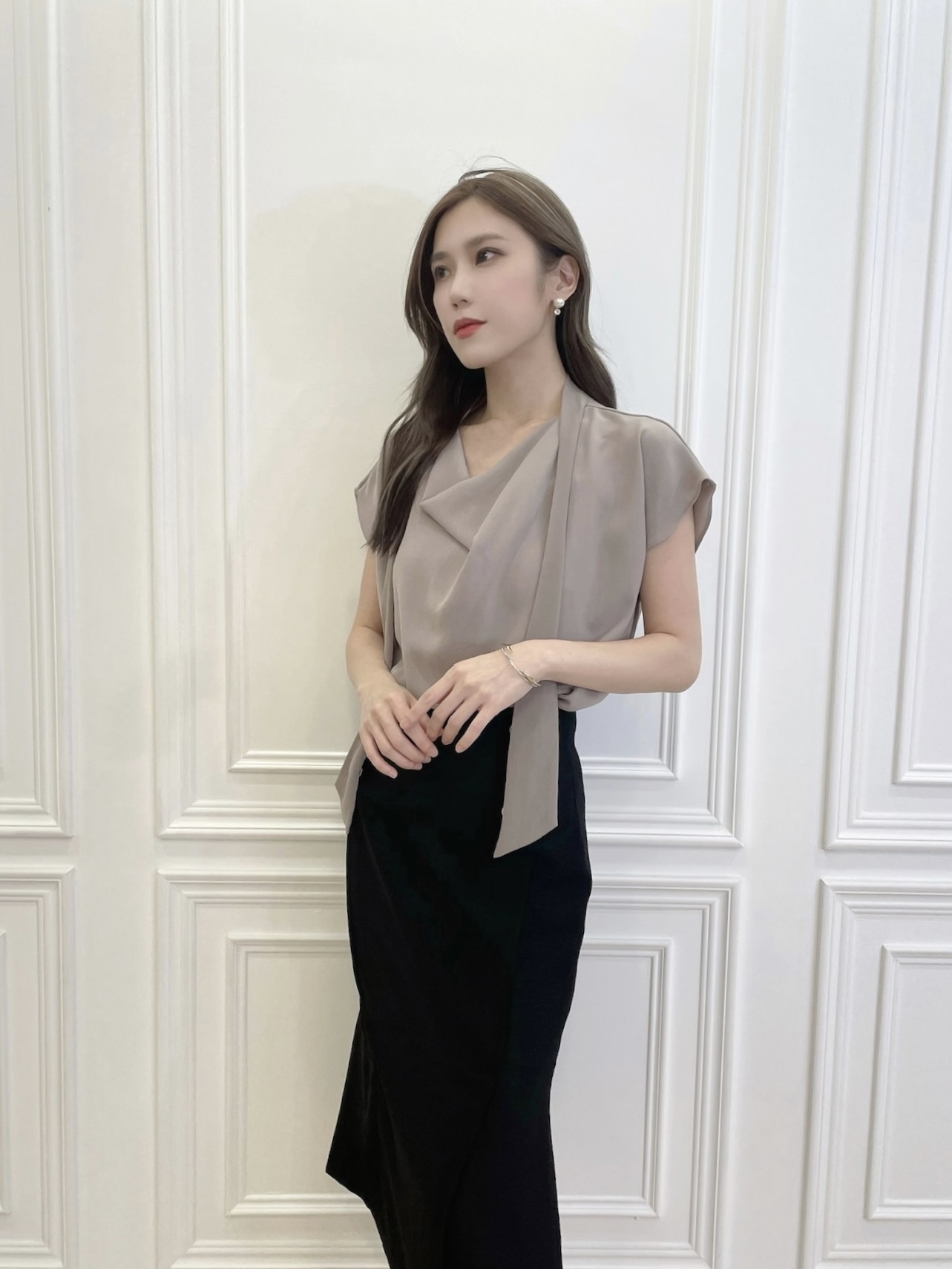 垂墜領領巾上衣