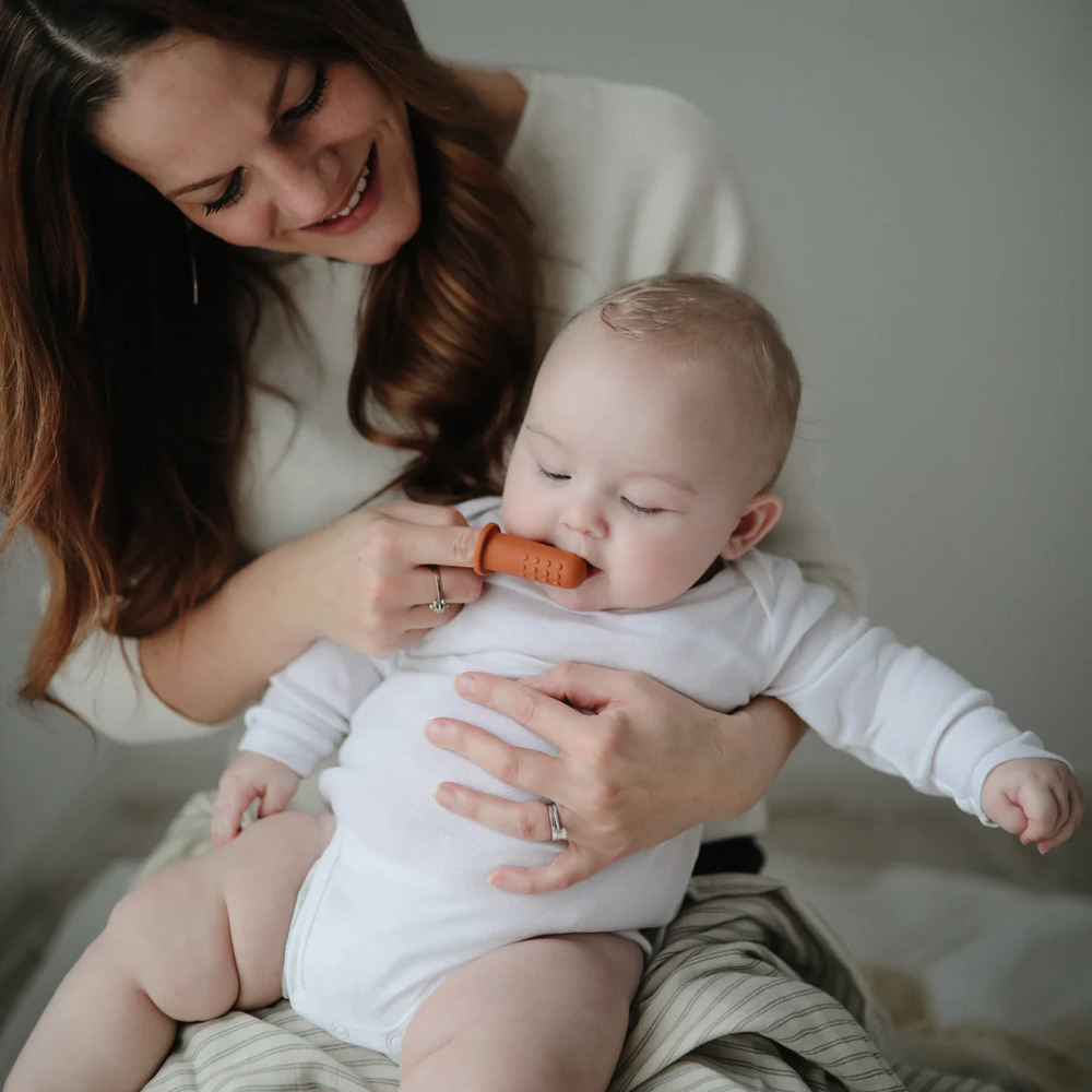 美國mushie 矽膠指套牙刷-Clay／Shifting Sand