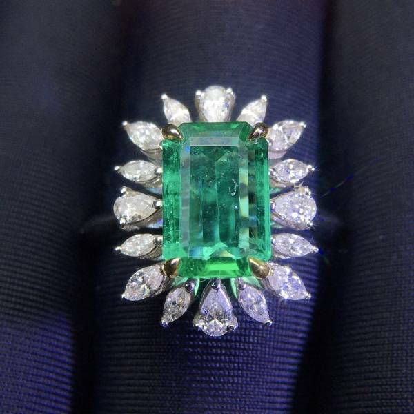 18k金配鑽石镶嵌 祖母綠戒指 送證書