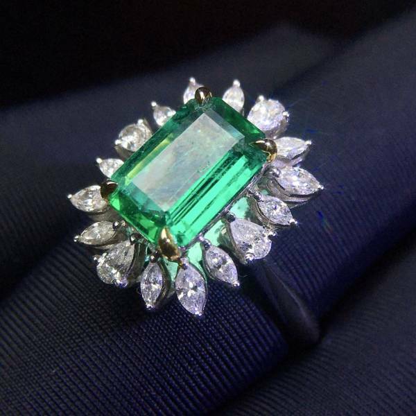 18k金配鑽石镶嵌 祖母綠戒指 送證書