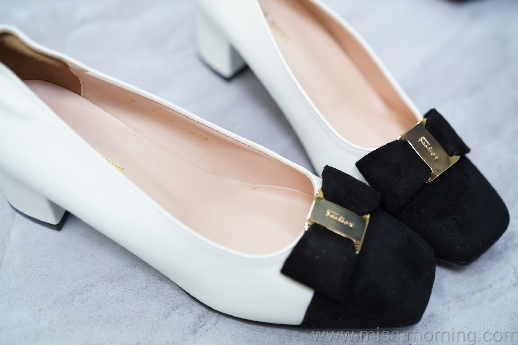 小蝴蝶方型頭粗跟鞋(88052)