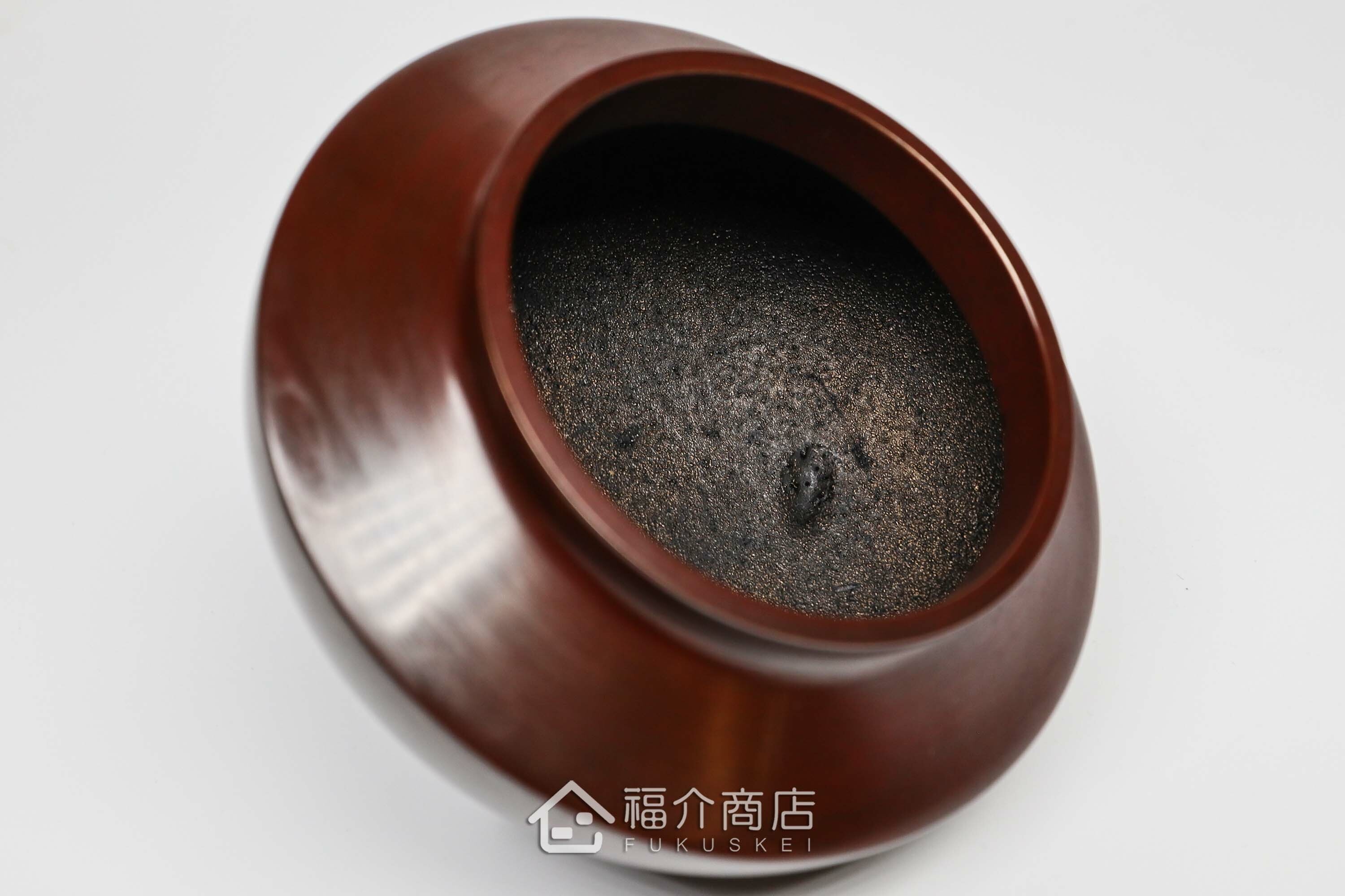 青銅材質的香爐內裡