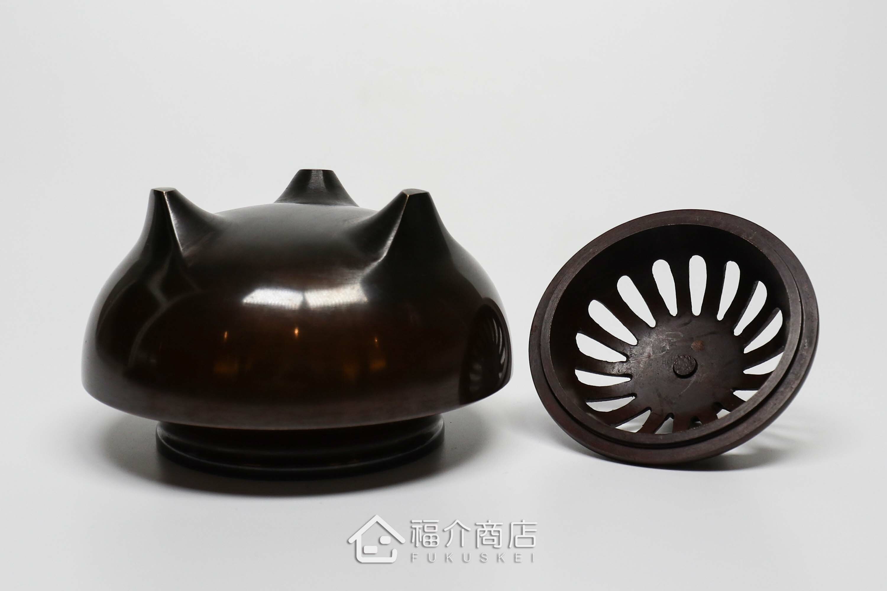 青銅材質的香爐