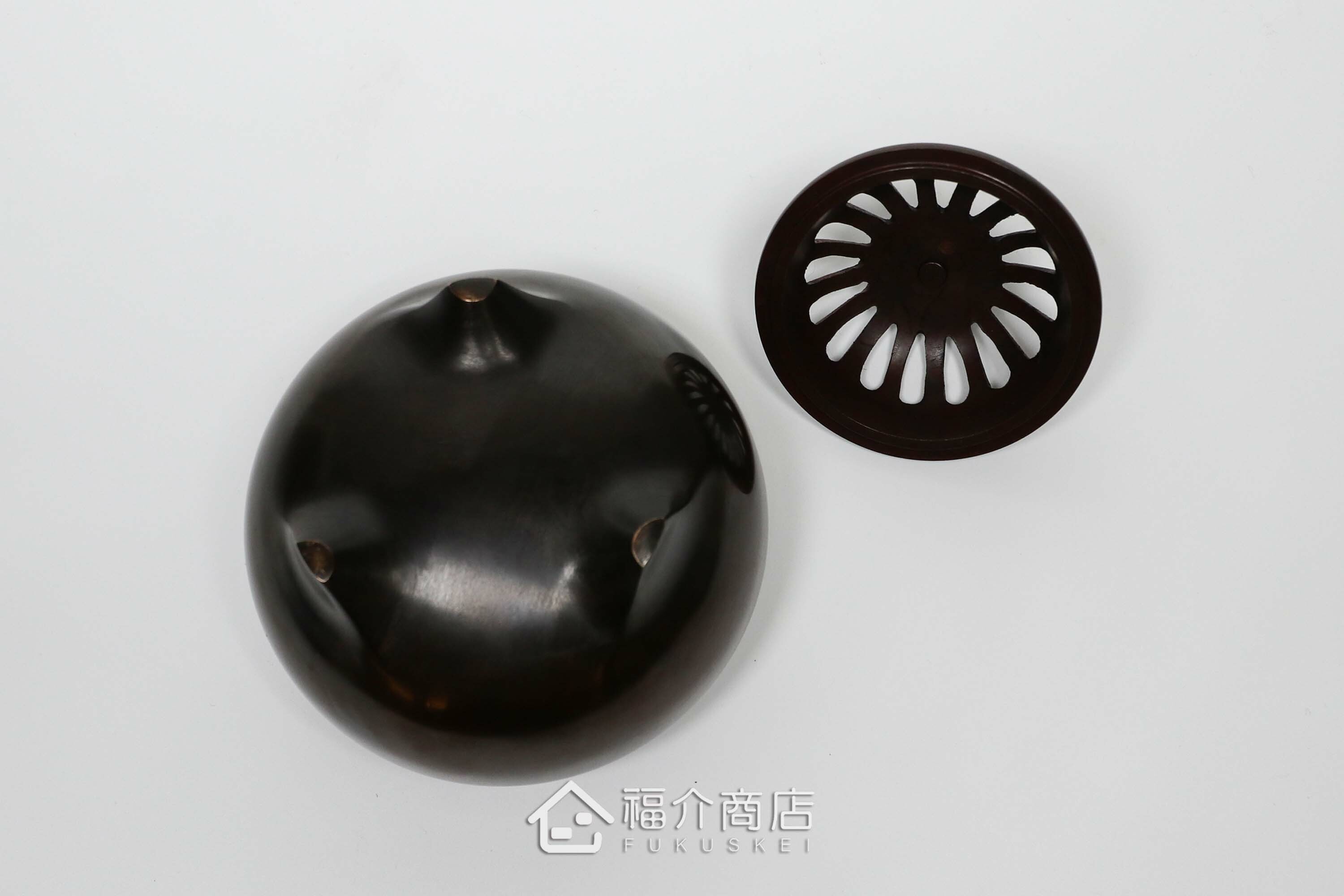 青銅材質的香爐