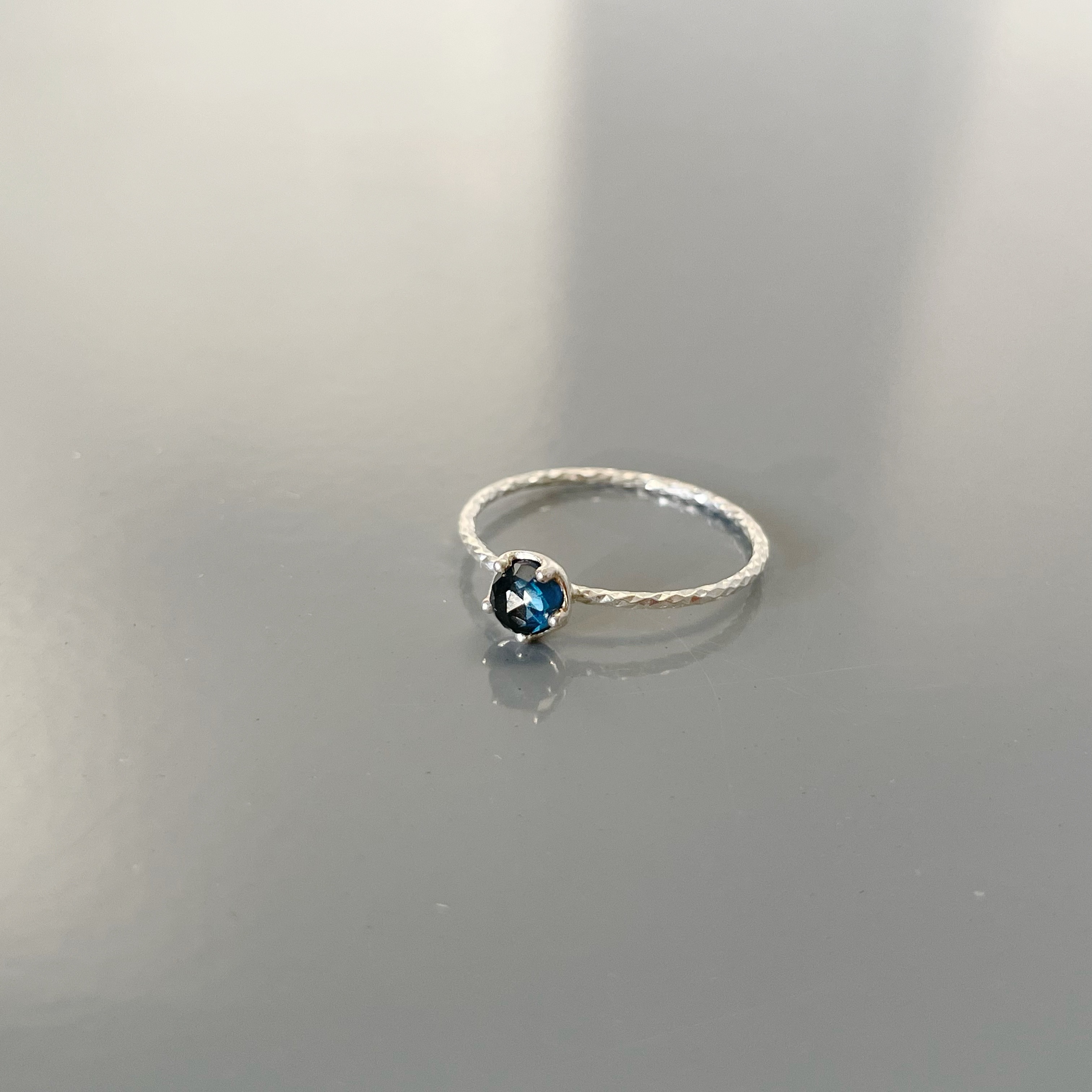 小皇冠倫敦托帕石戒指