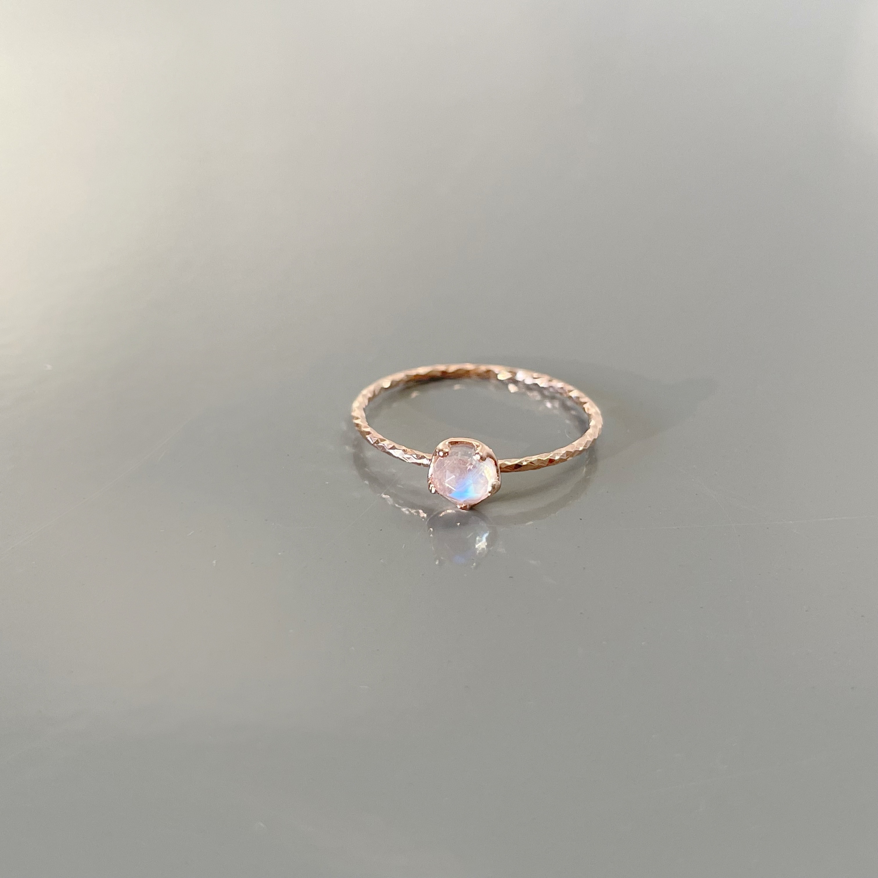 小皇冠月光石戒指